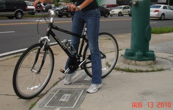 2010 Schwinn Avenue Hybrid  Black