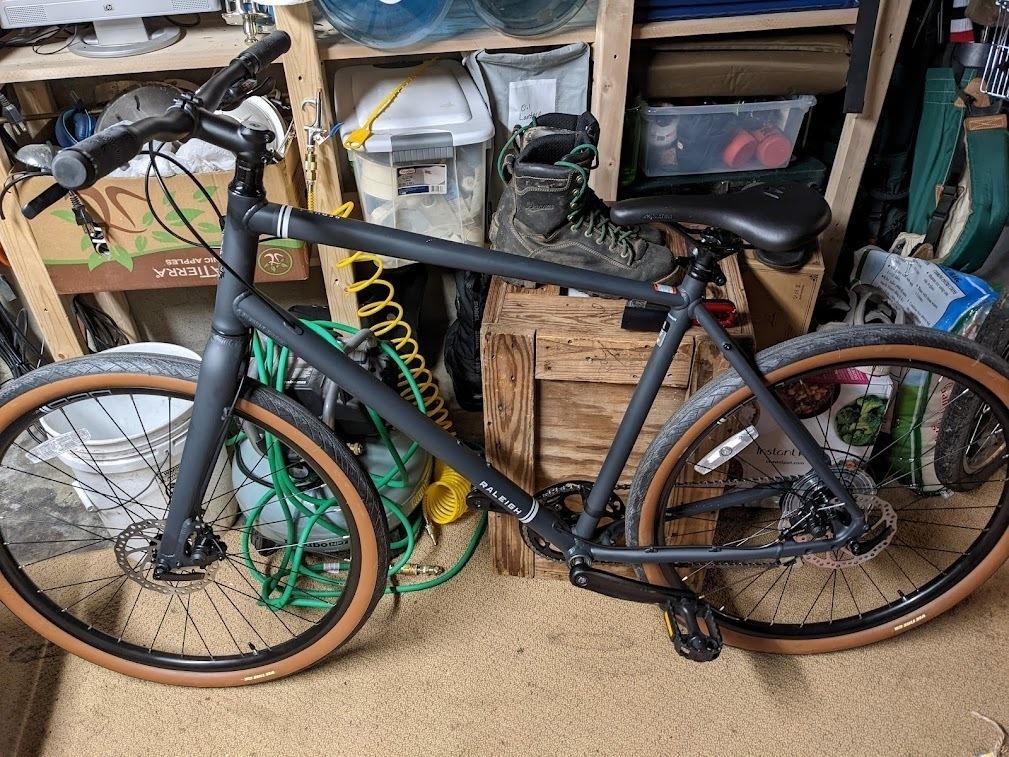 2022 Raleigh Redux 1 XL Silver, gray or bare metal