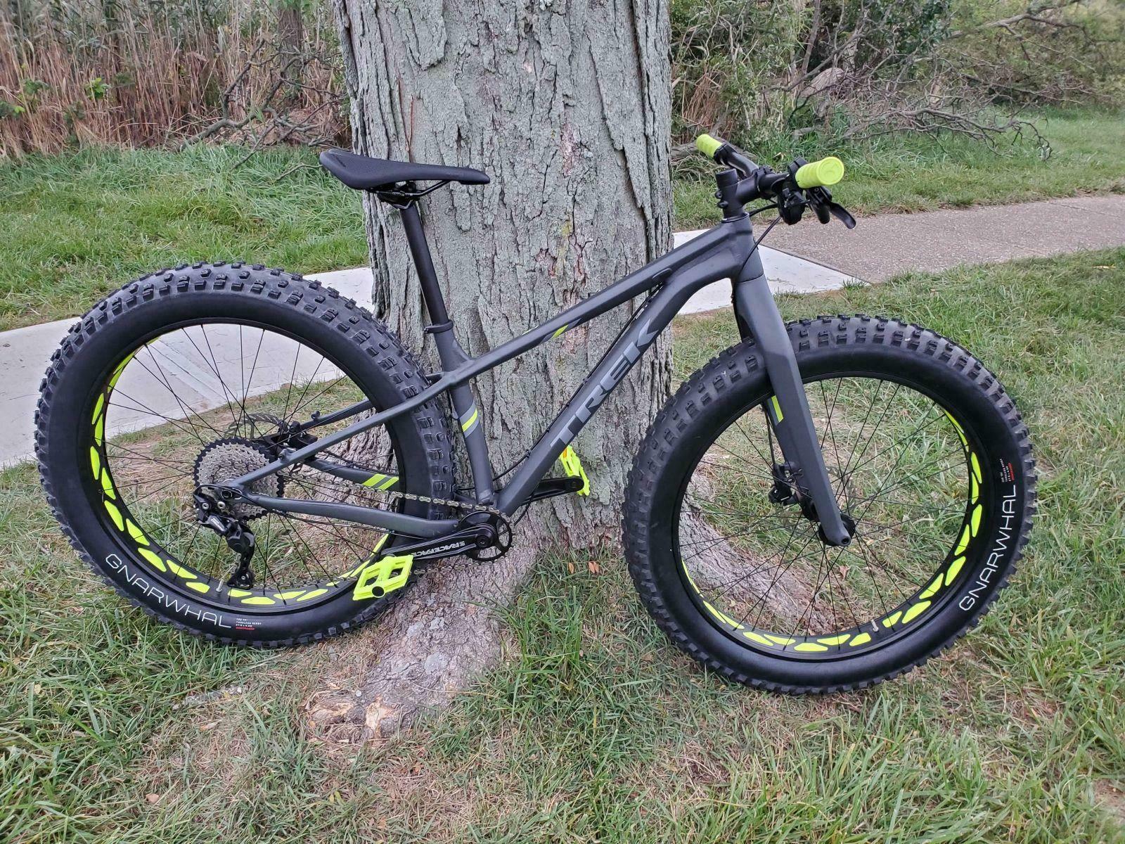 2019 Trek Farley 5 Silver, gray or bare metal and Green