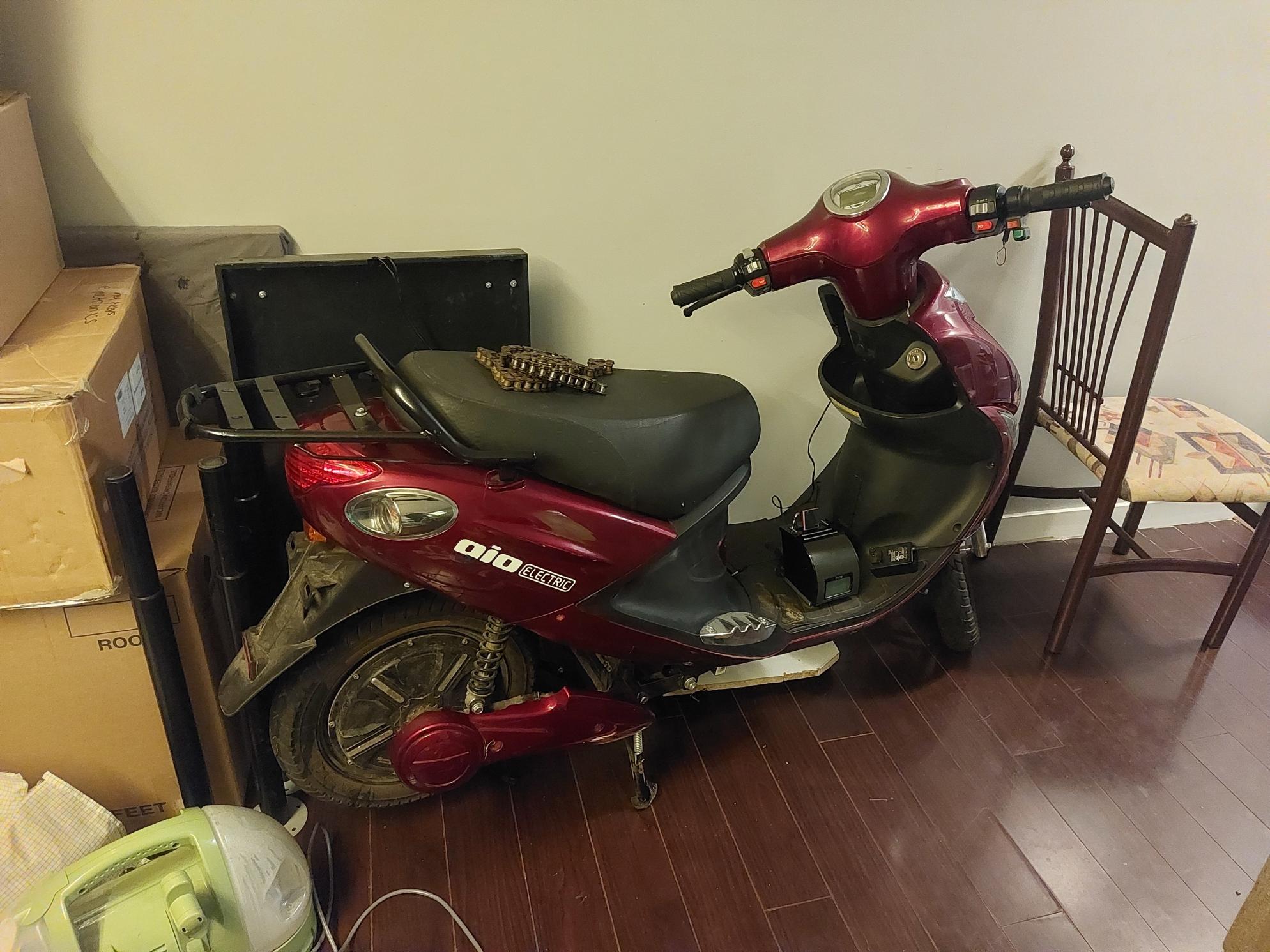 2020 Gio electric Plastic shell e-scooter Red and Black