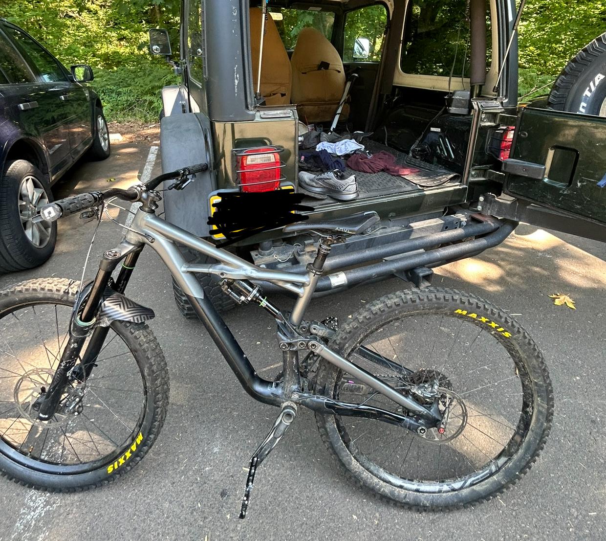 2018 Specialized Enduro Black and Silver, gray or bare metal