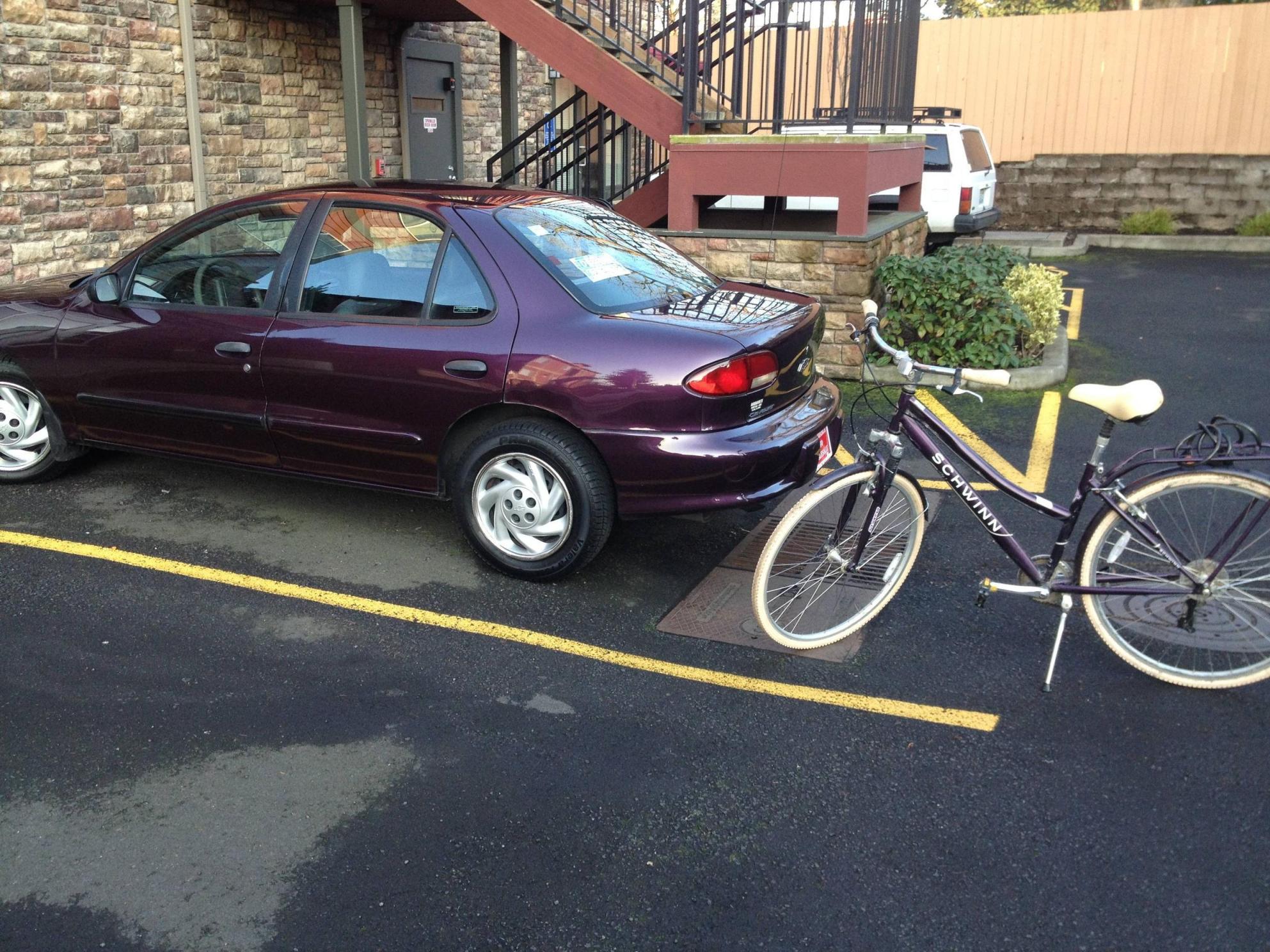 2012 Schwinn 700 c women\\'s errand bike  Purple