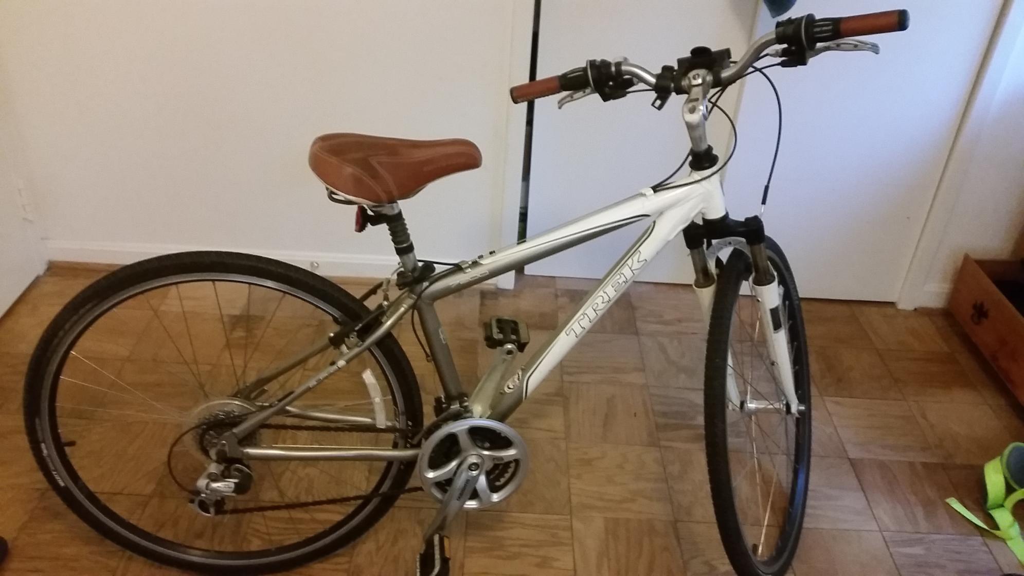 2010 Trek 7200 White