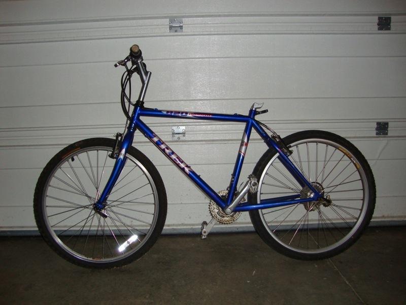 200 Trek 820, SingleTrack Series  Blue