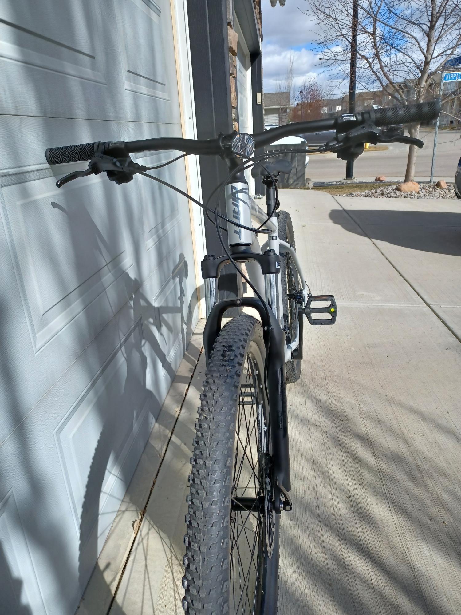 2024 Giant 2022 Silver, gray or bare metal