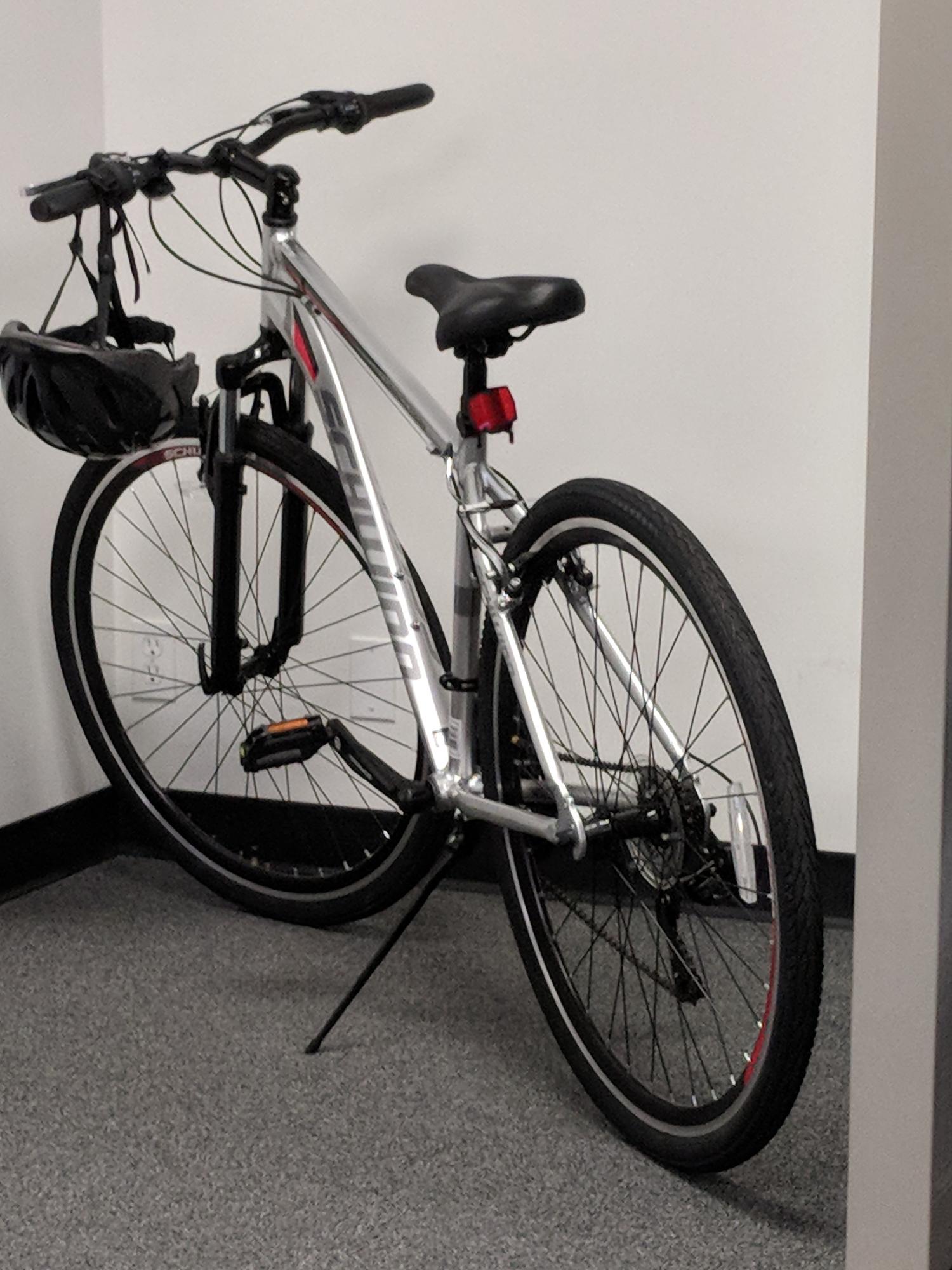 2018 Schwinn Connection Multi use hybrid mens bike Silver, gray or bare metal