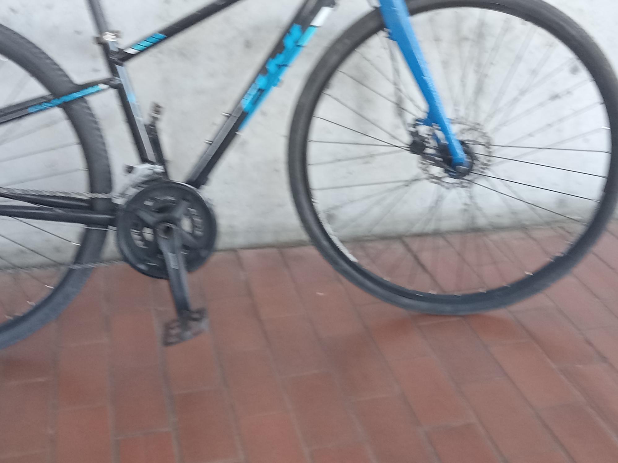 2022 Fuji Traverse 1.7 Black and Blue