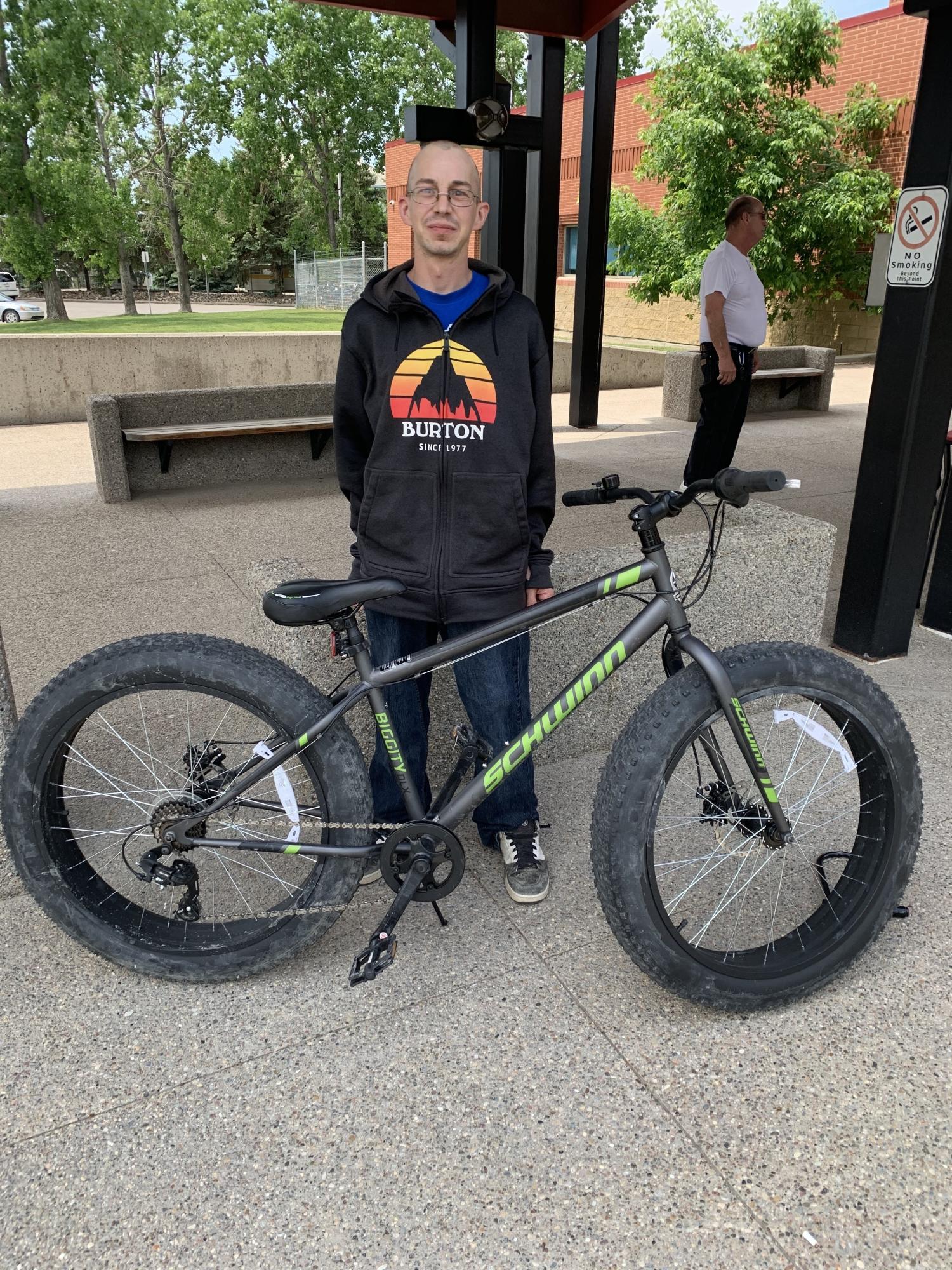 2020 Schwinn Bigcitydlx Silver, gray or bare metal