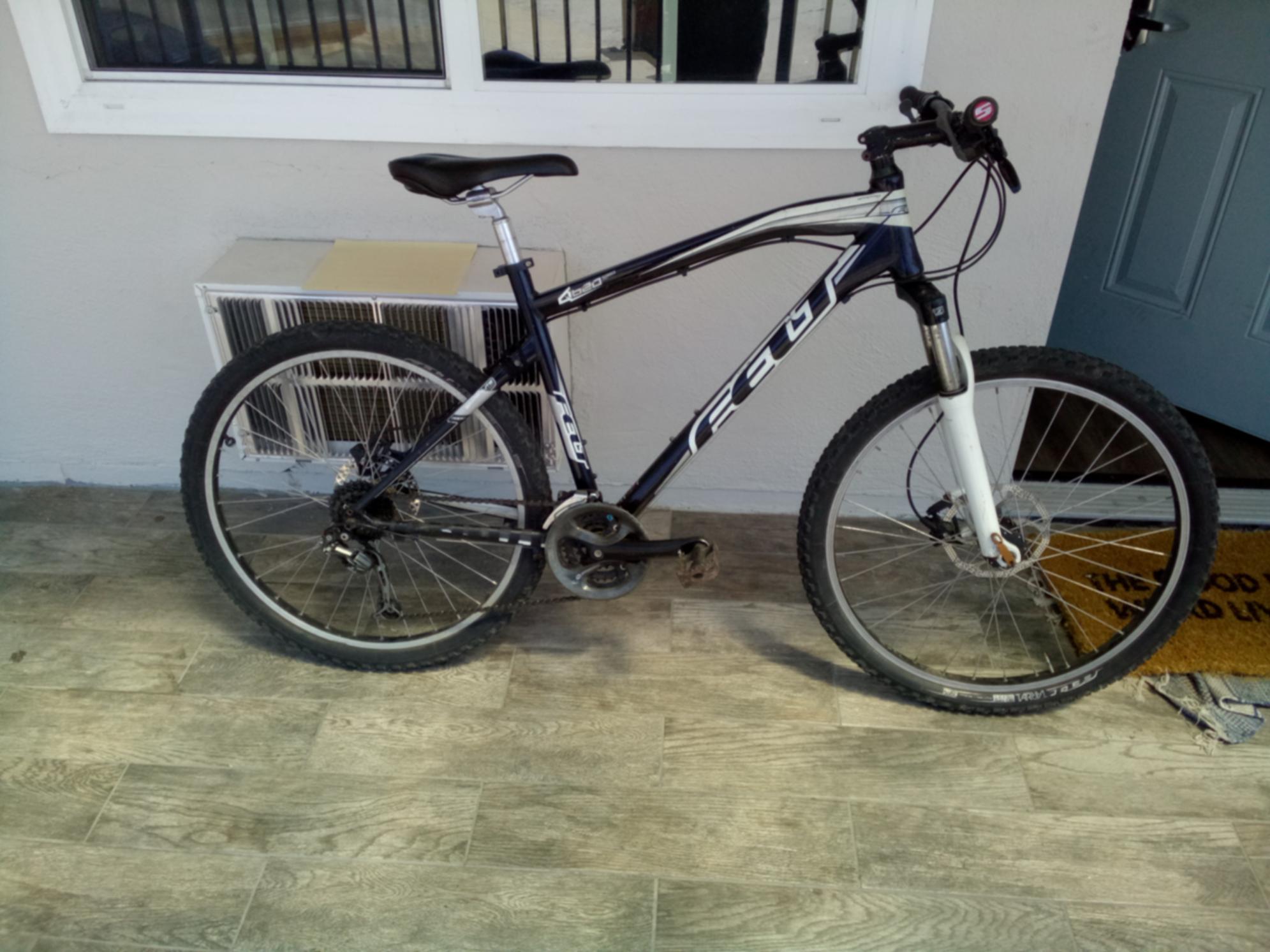 Felt Q620 Black and White