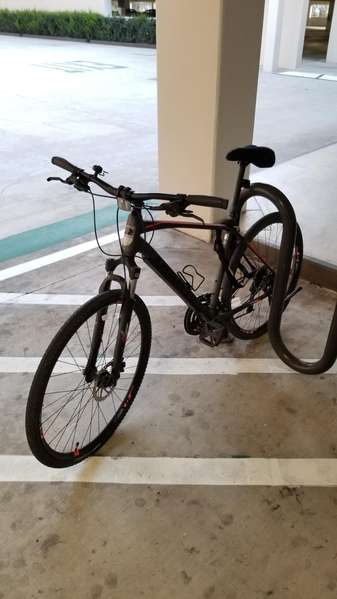 2018 Giant Roam Disc 2 Black and Silver, gray or bare metal