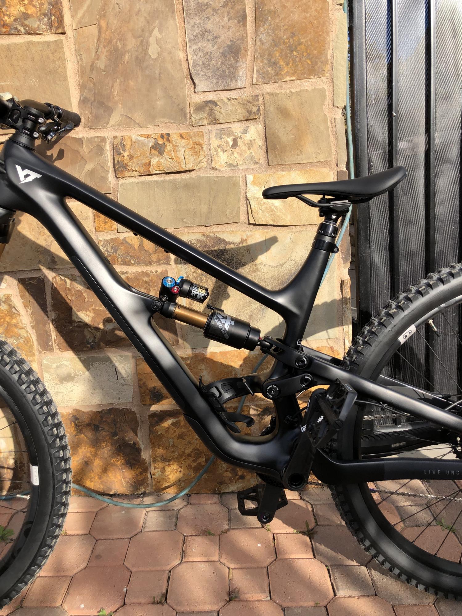 2021 YT Capra Black