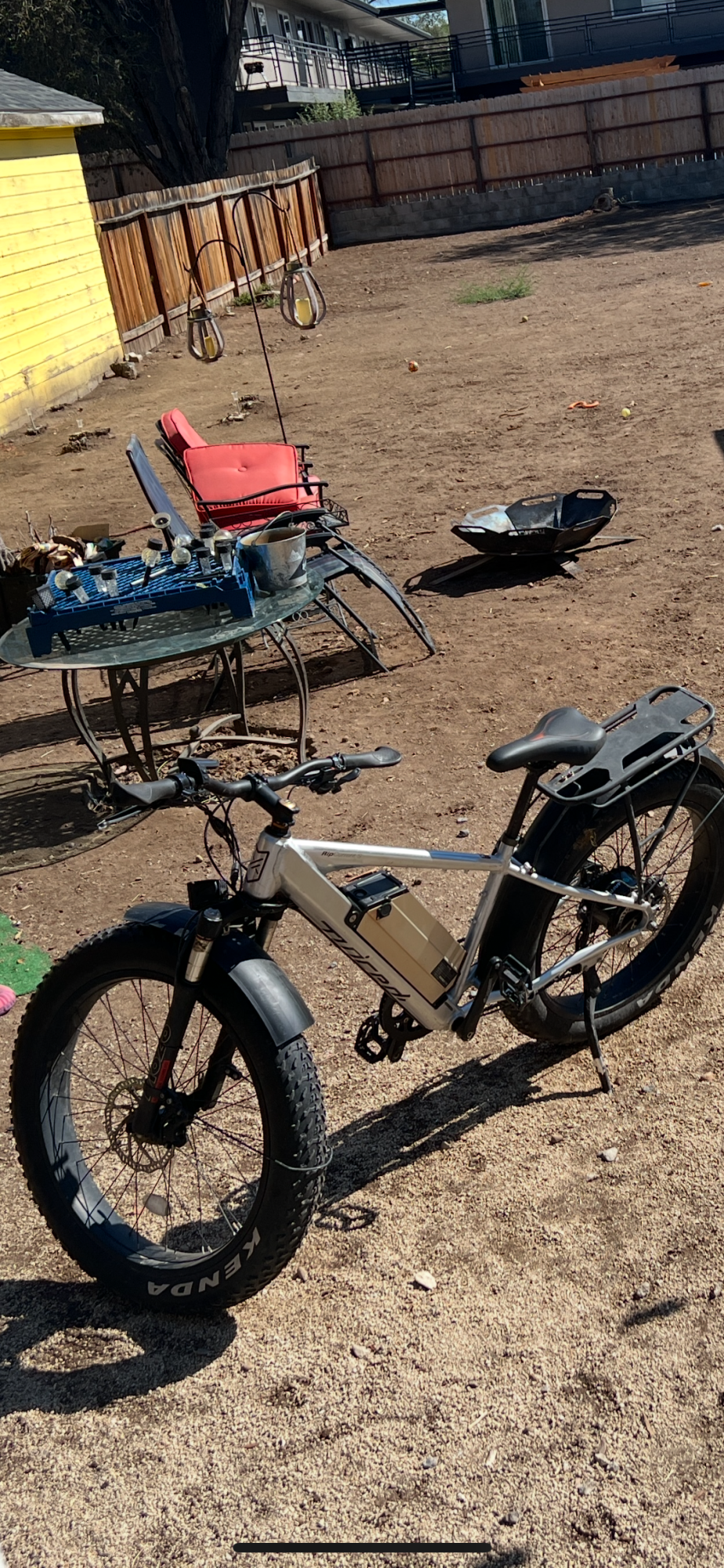 Juiced Bikes Ripcurrent S Silver, gray or bare metal and Black