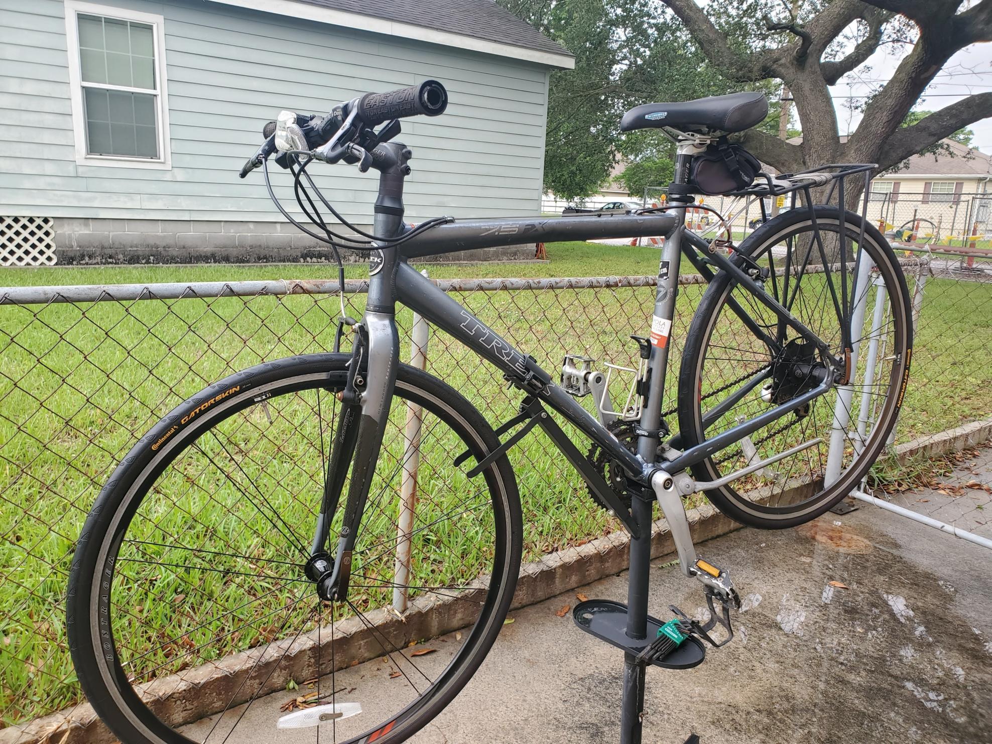 Trek 7.5 FX Silver, gray or bare metal