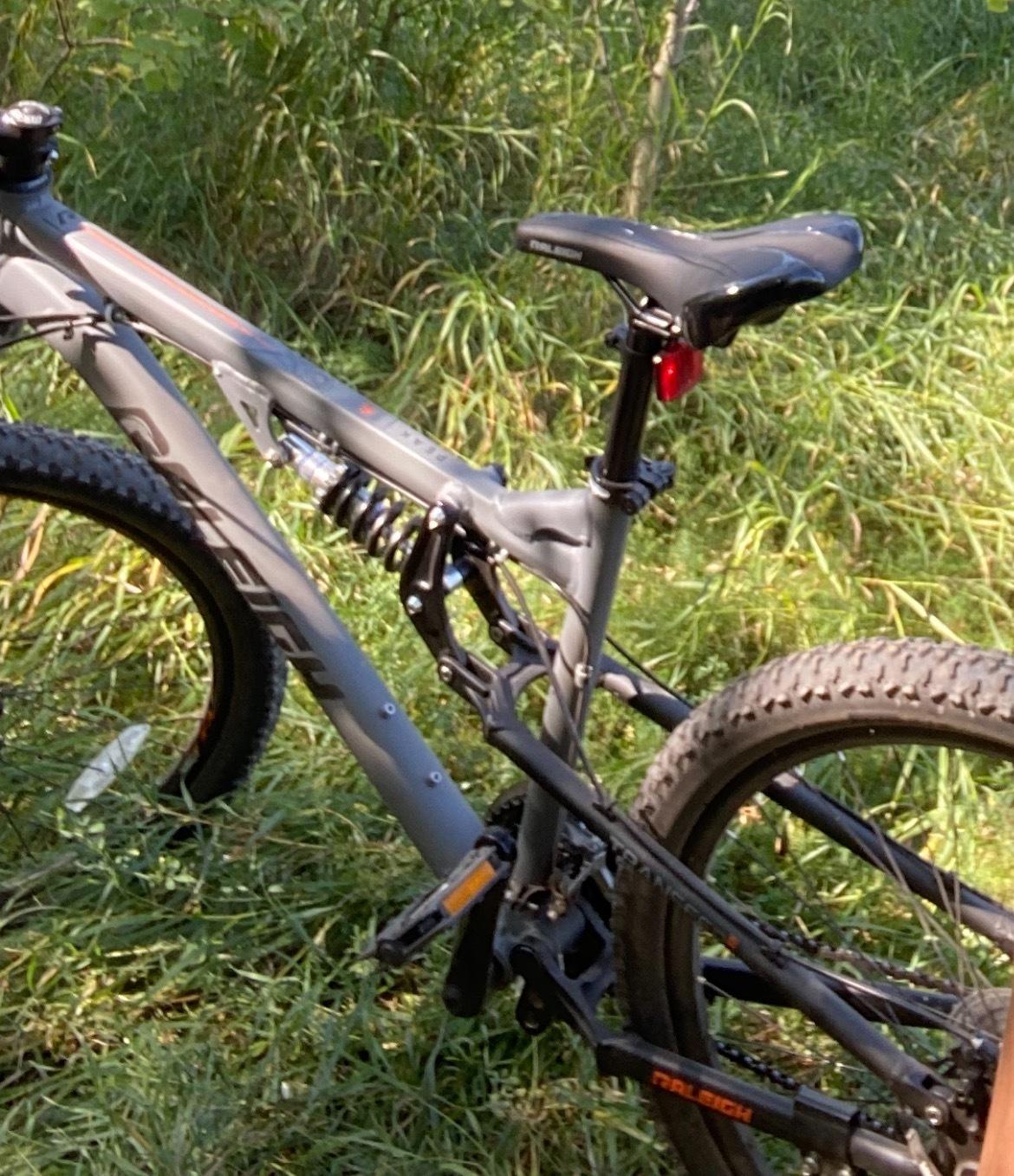 2022 Raleigh Lightweight alloy 18” (45cm) Silver, gray or bare metal