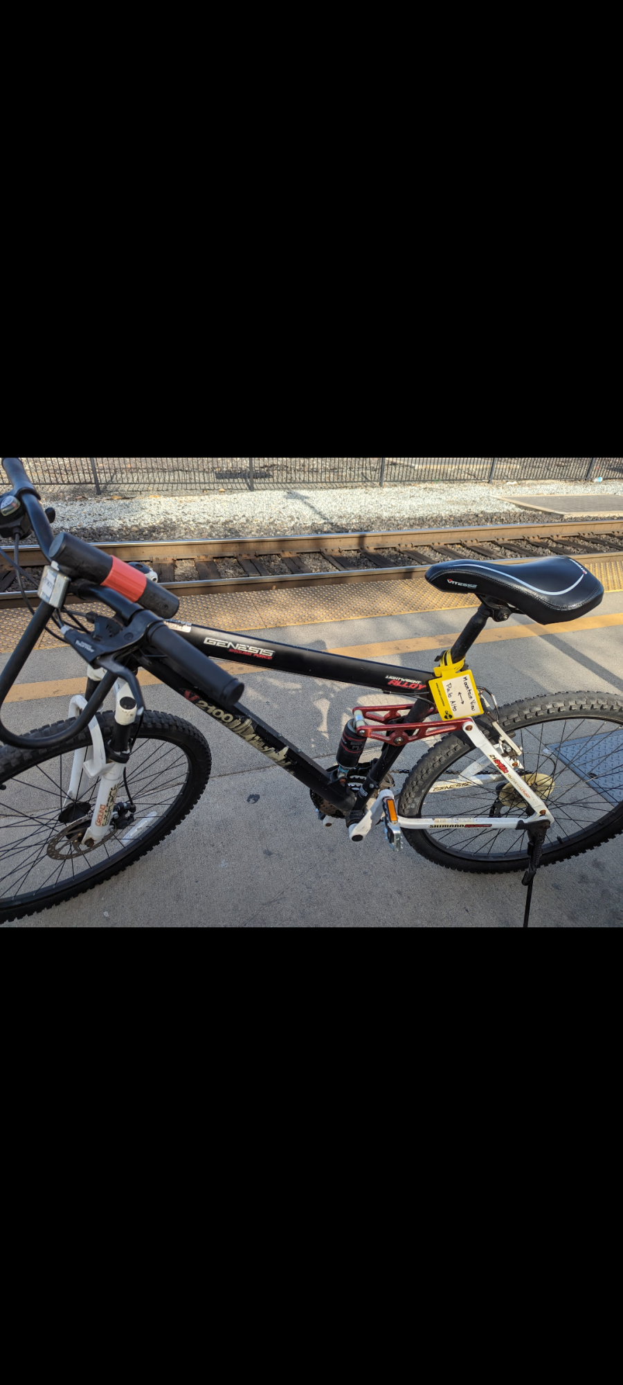 2010 Genesis V2100 Black