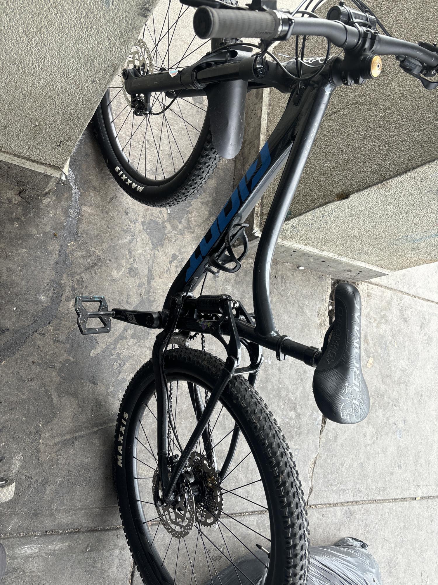 2024 Giant Stance Black