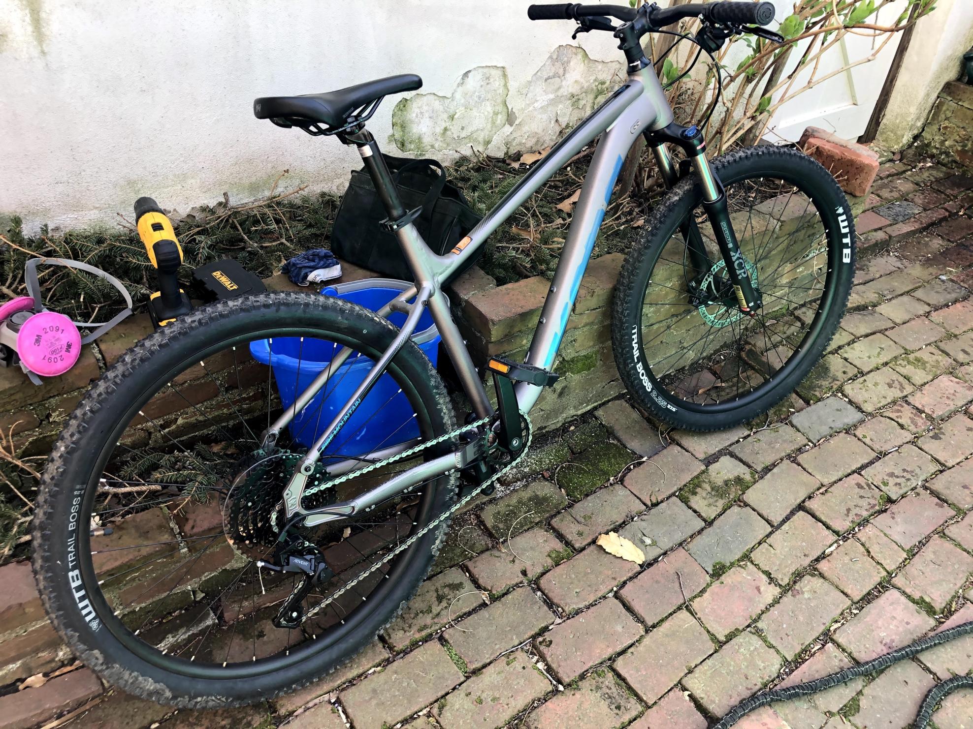 2021 Kona Fire mountain Silver, gray or bare metal