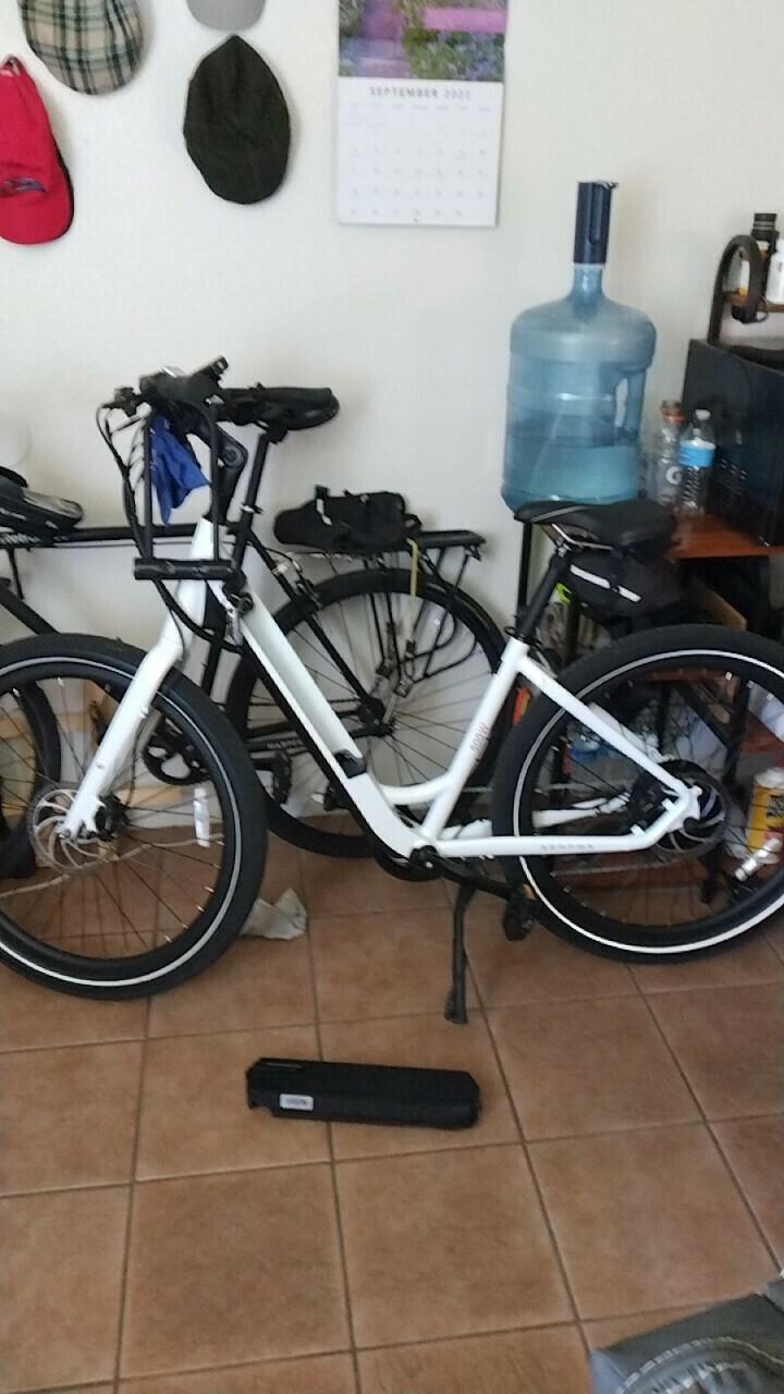 2022 Serfas Step through White and Black