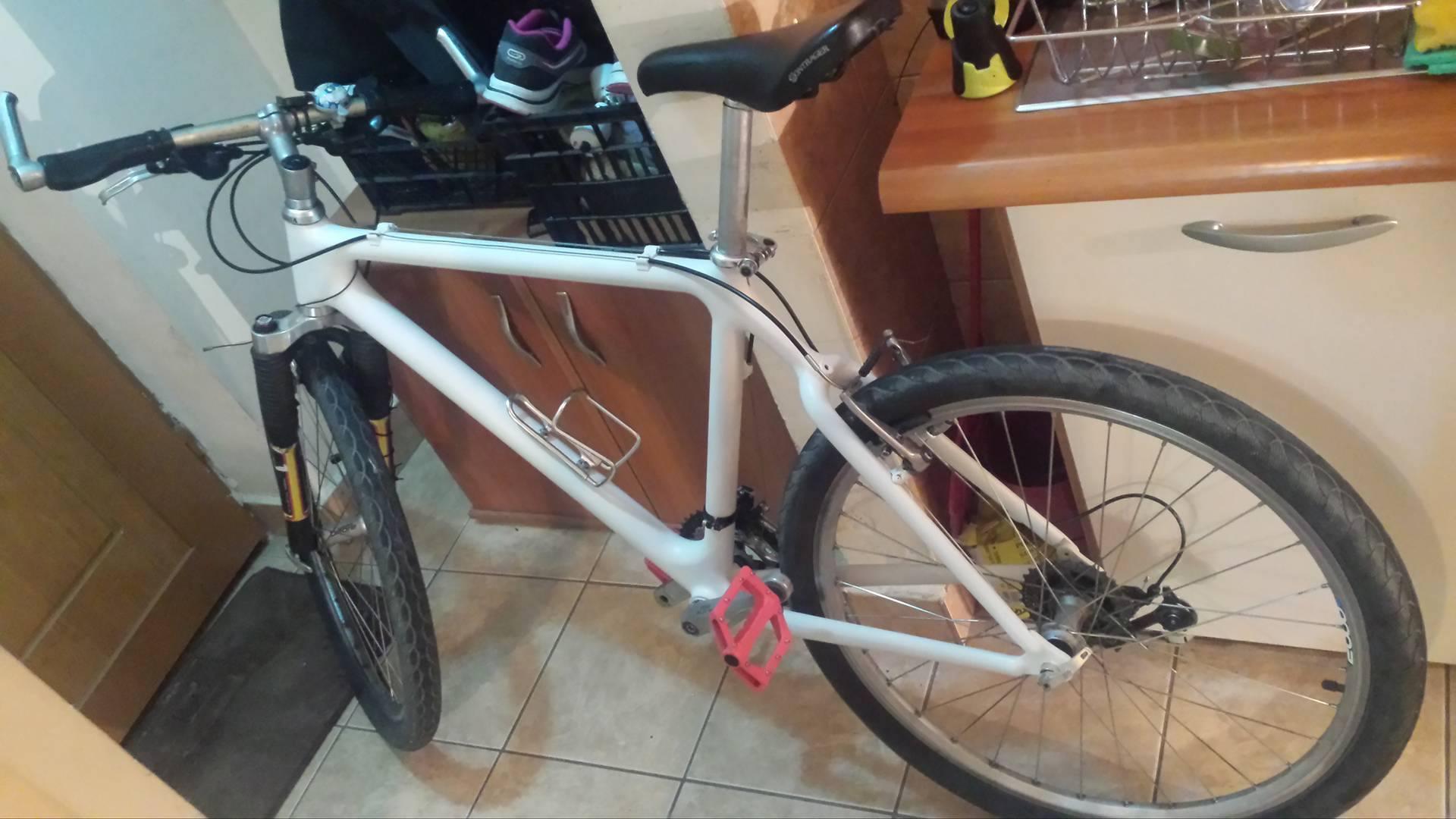 2016 monolite monolight White