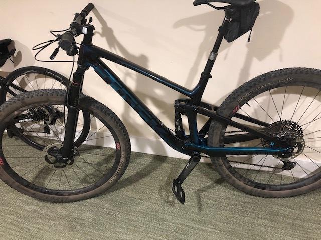 2021 Trek TOP FUEL 9.9 XTR Blue and Black