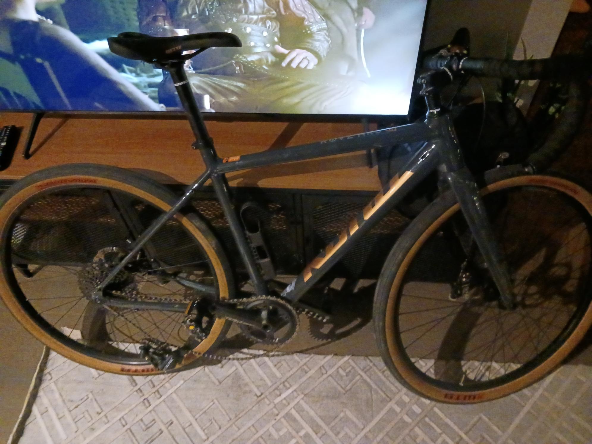 Kona rove Silver, gray or bare metal, Green, and Yellow or Gold