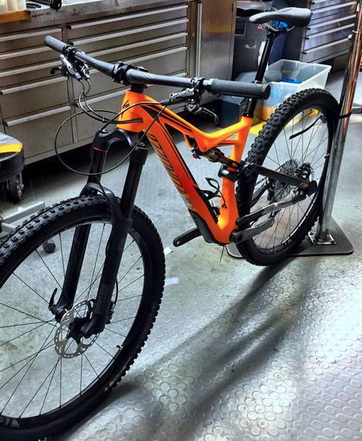 2014 Specialized Hotrock 20 6-speed Street Boys Orange