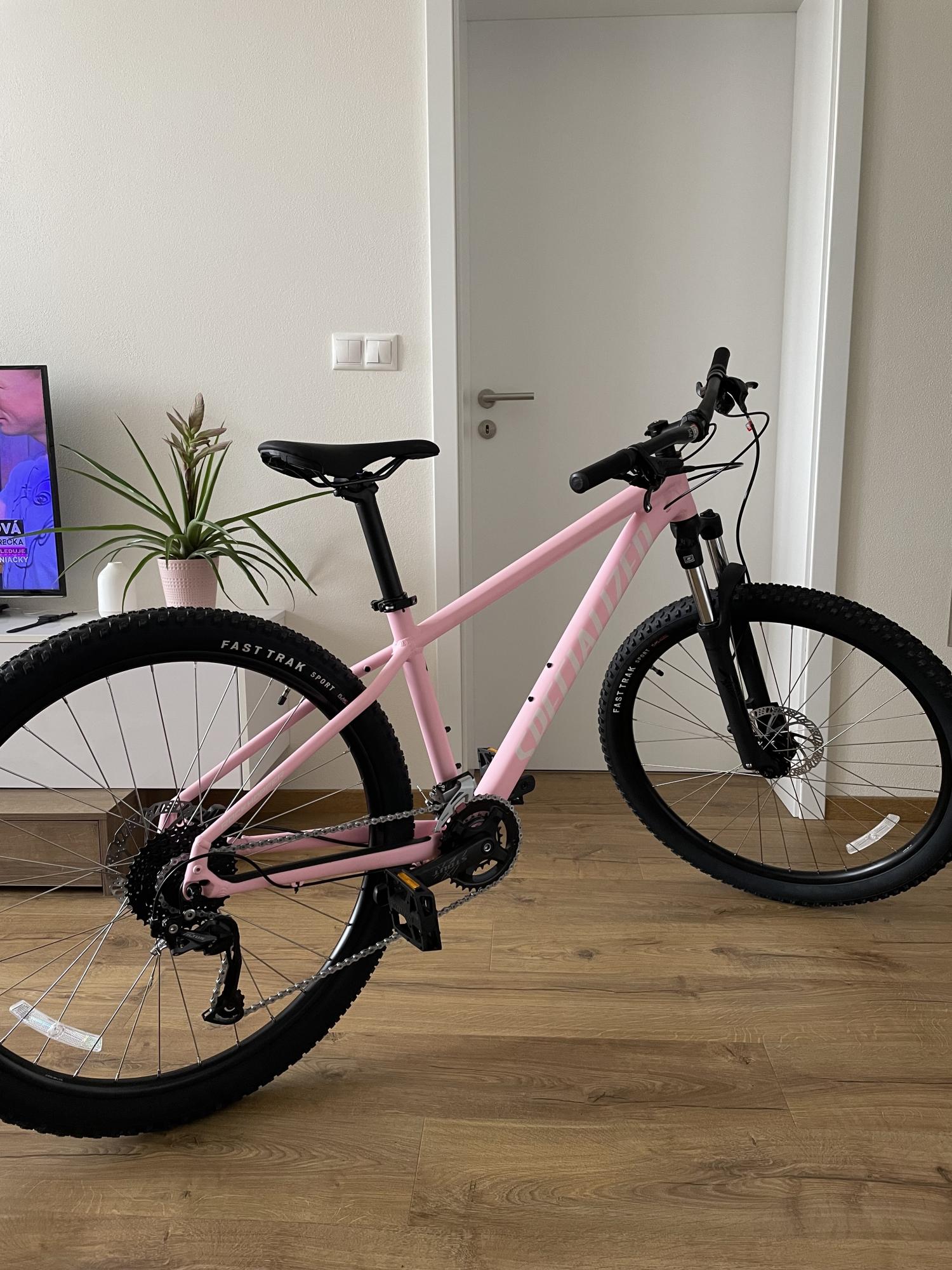 2023 Specialized Rockhopper Pink