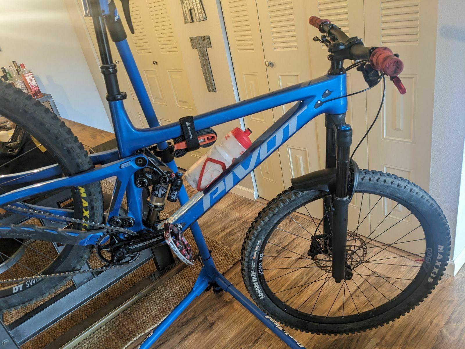 2022 Pivot Switchblade Blue