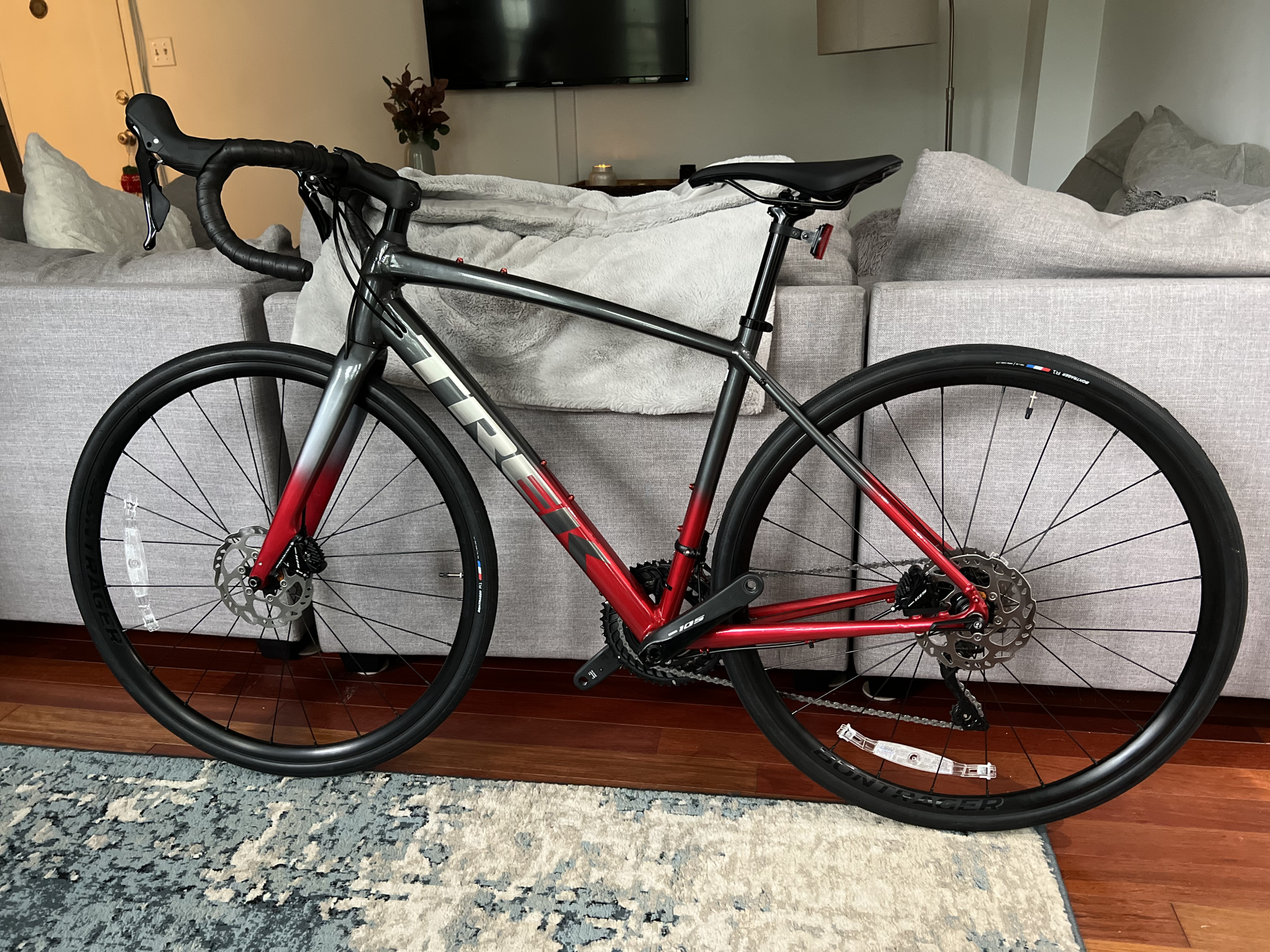 2022 Trek Domane AL5 Black and Red