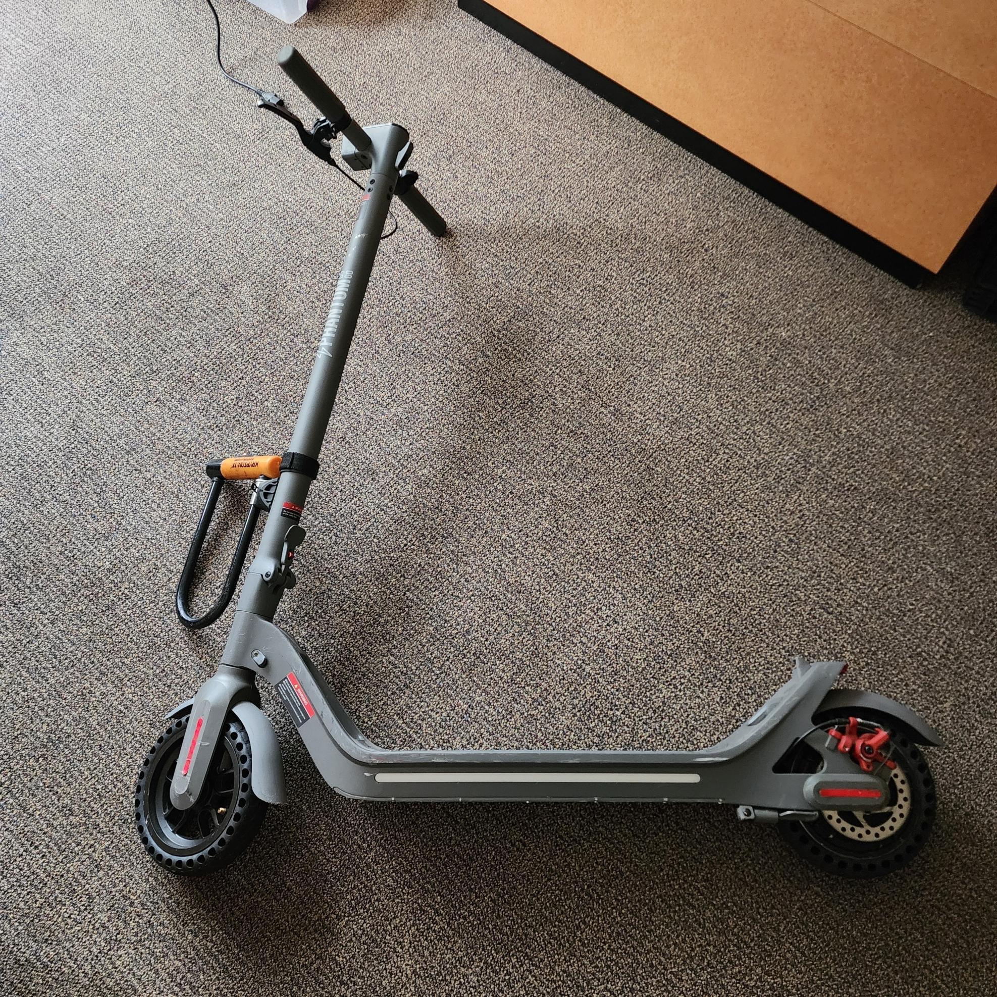 2023 Phantom Phantom Gogo A8 e-scooter Silver, gray or bare metal