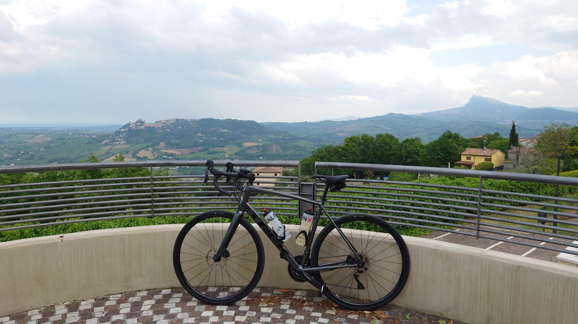 2022 Trek Domane AL 5 Disc Silver, gray or bare metal