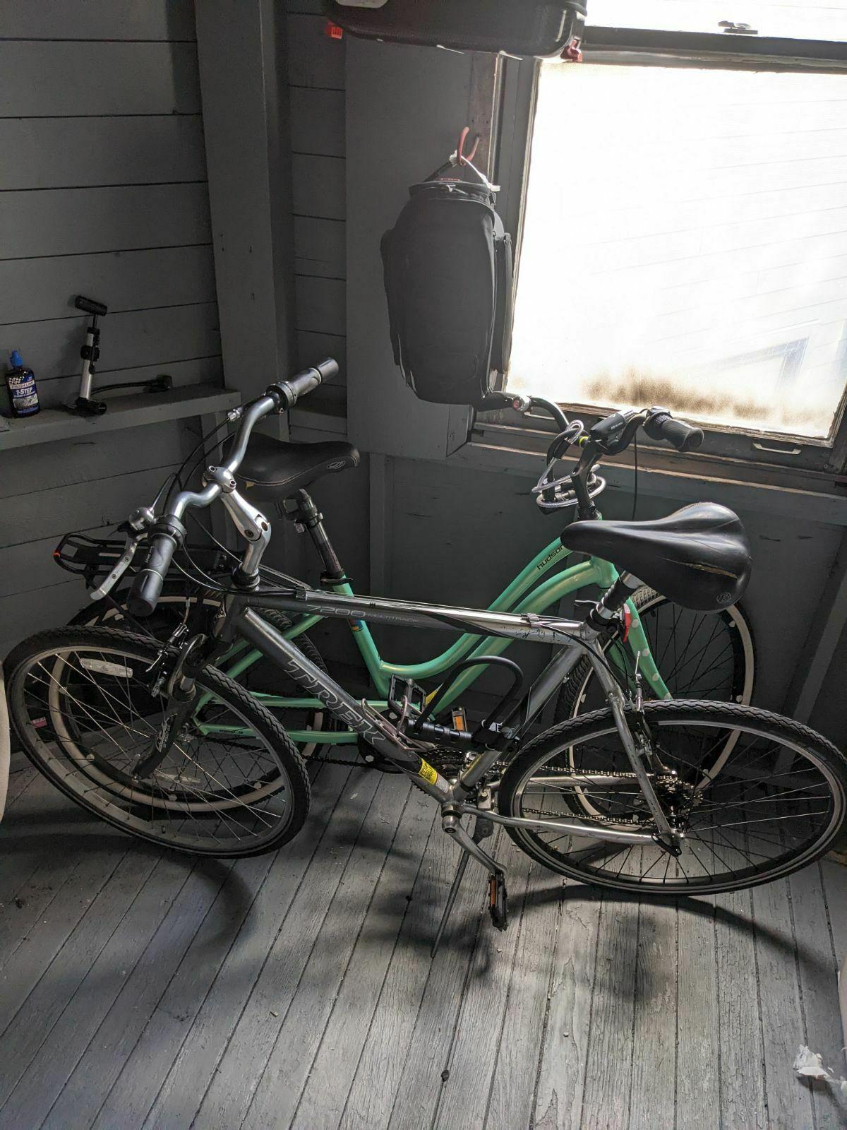 2008 Trek 7200 Silver, gray or bare metal