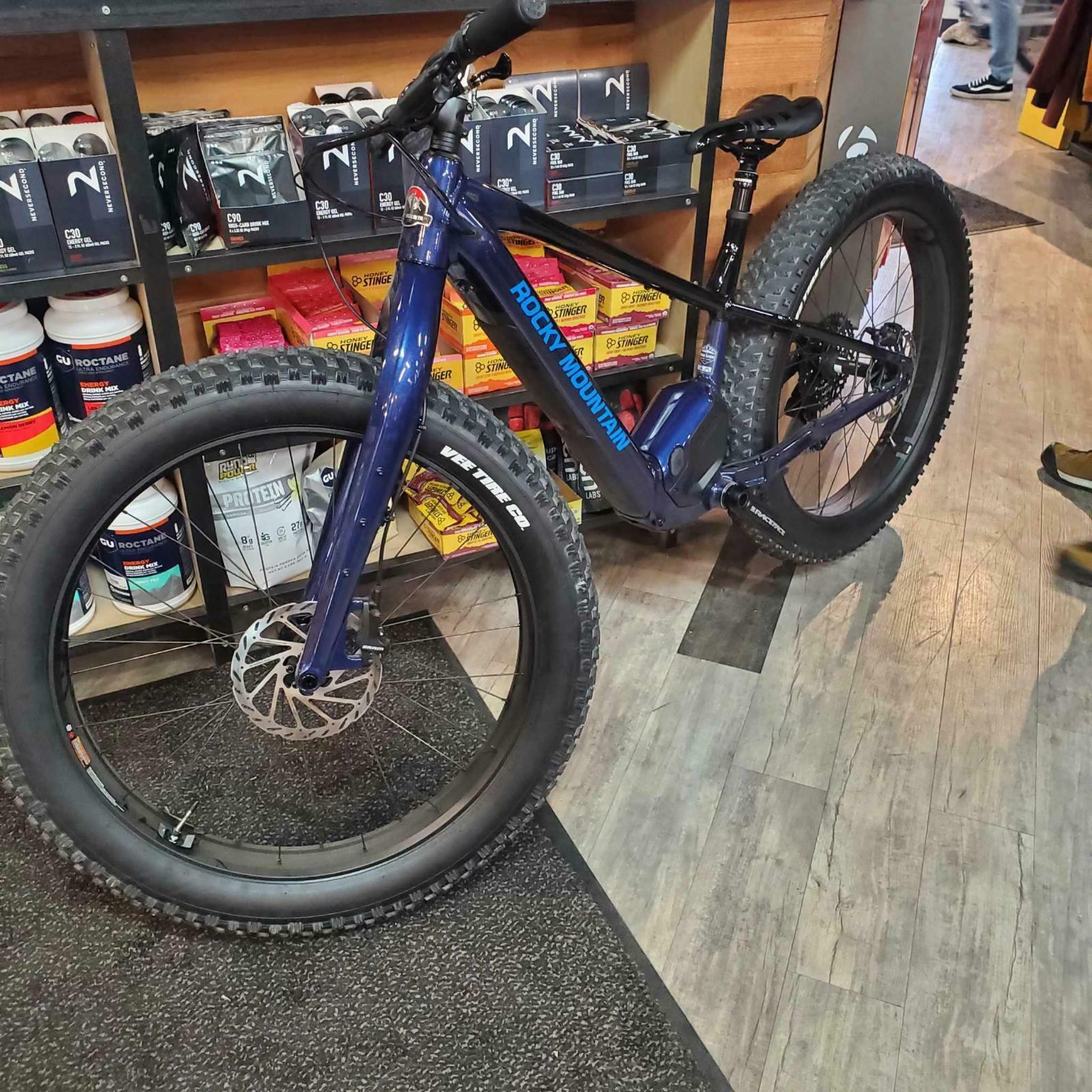 2024 Rocky Mountain Bicycles Blizzard A30 Blue