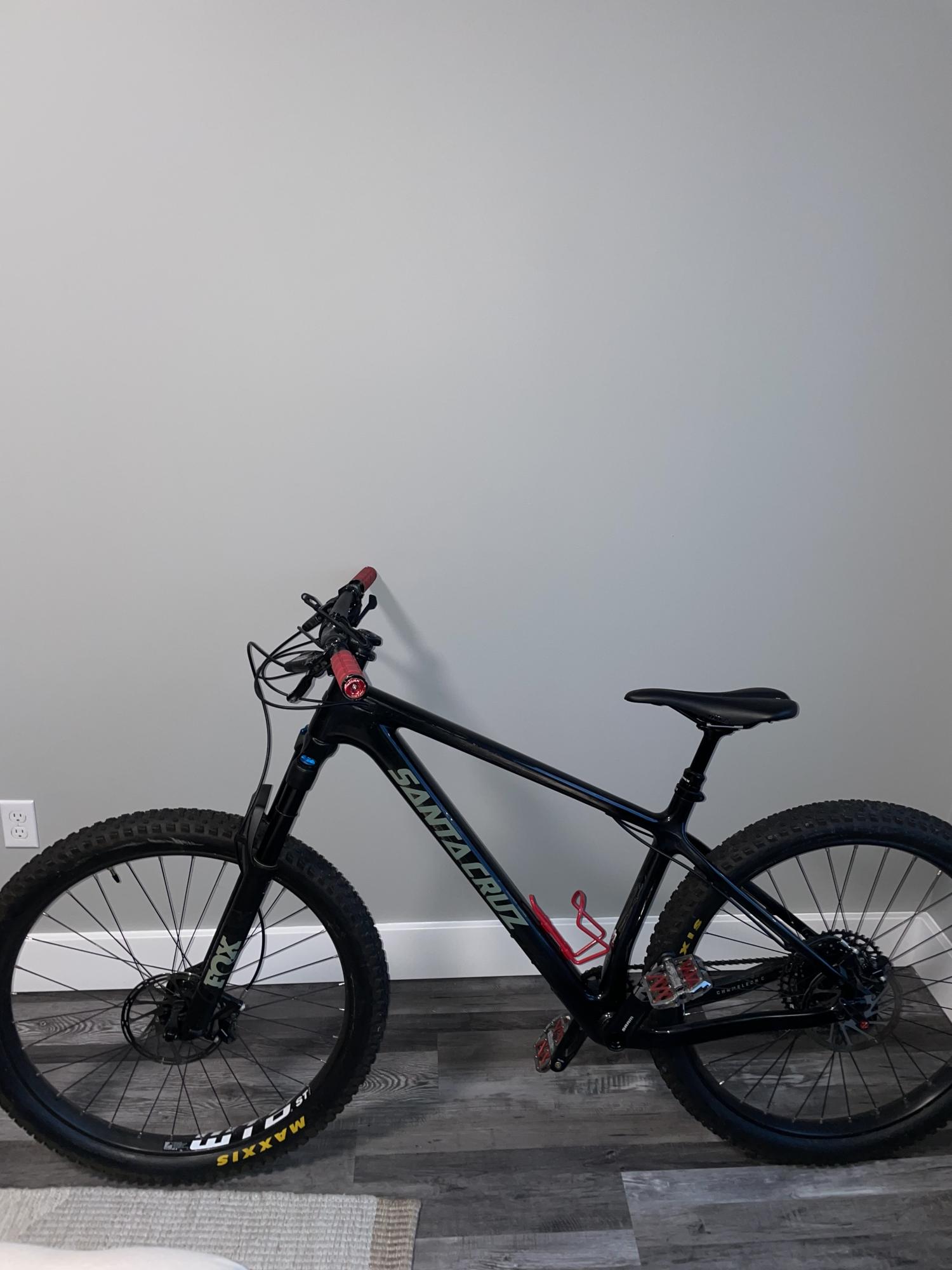 2022 Santa Cruz Chameleon Carbon Black