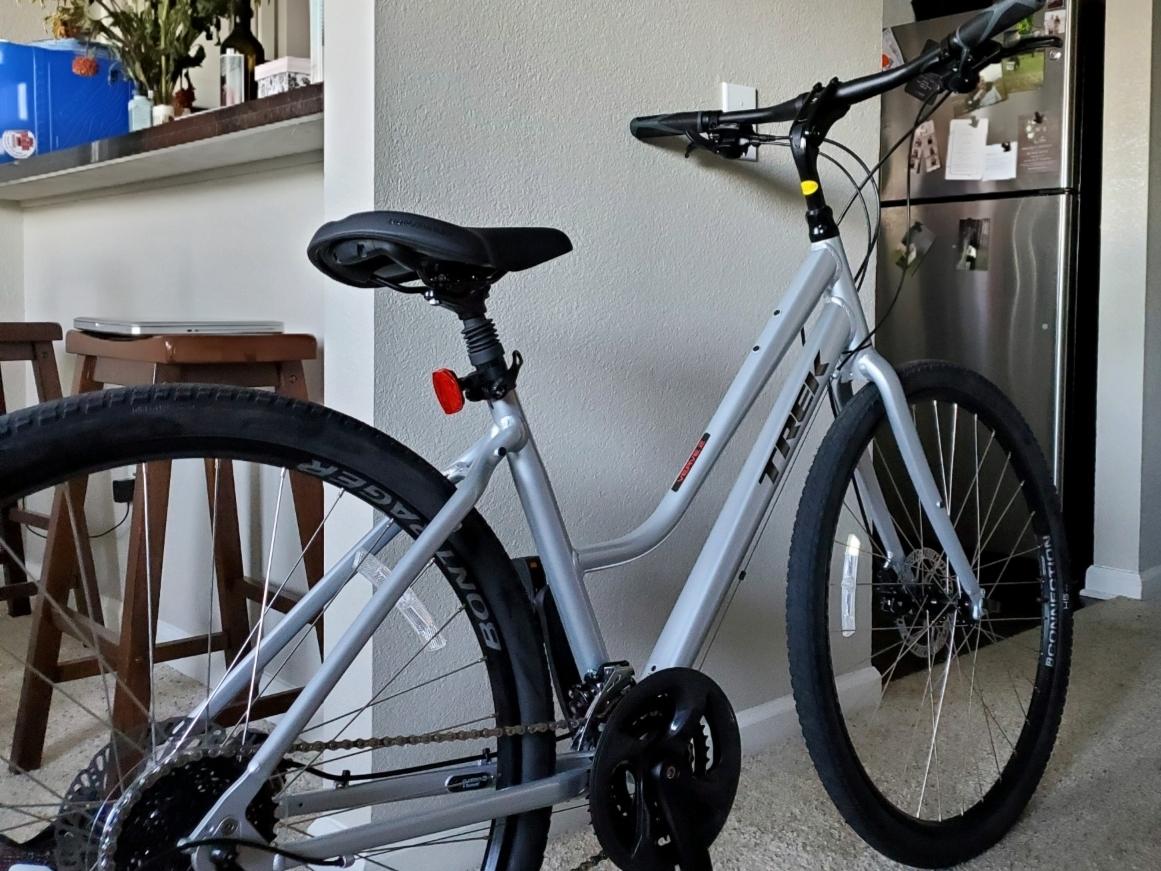 2022 Trek Verve 2 Silver, gray or bare metal