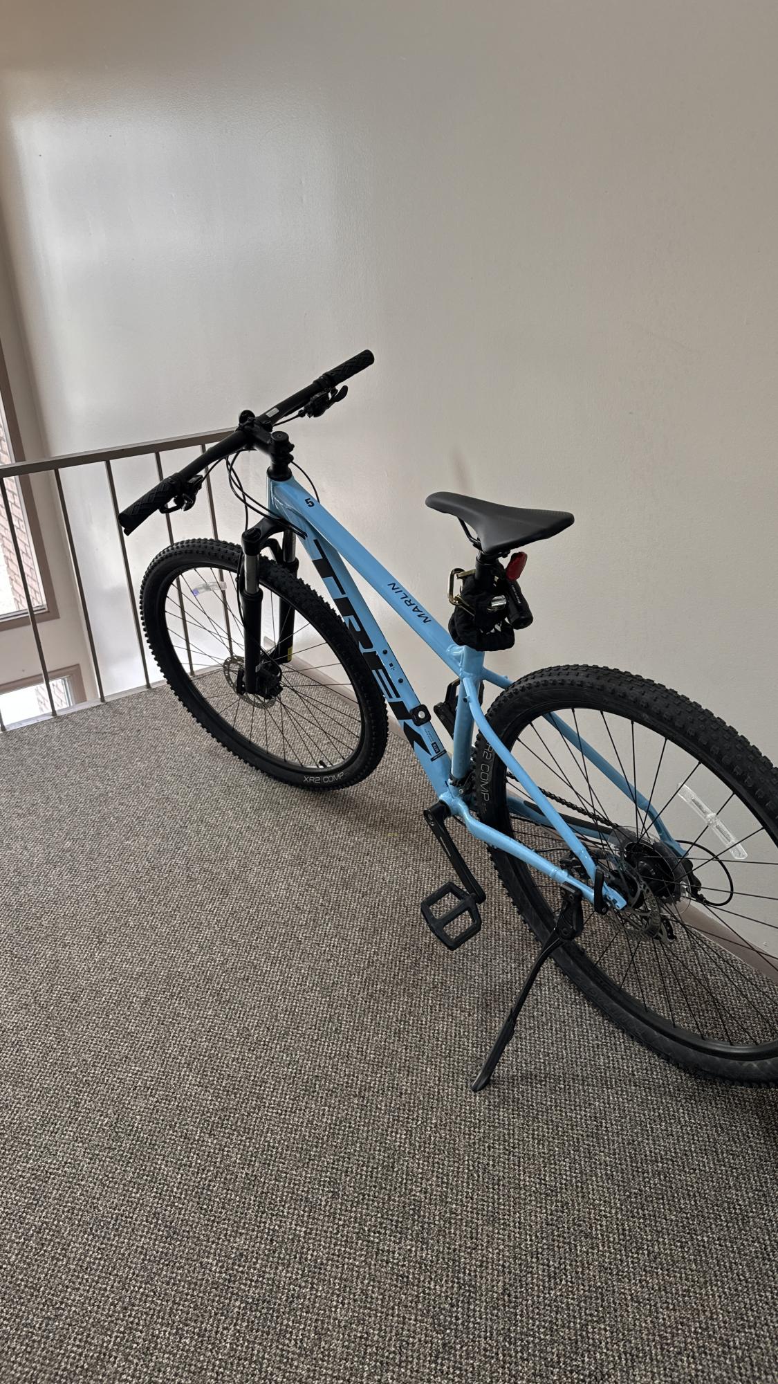 2022 Trek Marlin 5 Blue