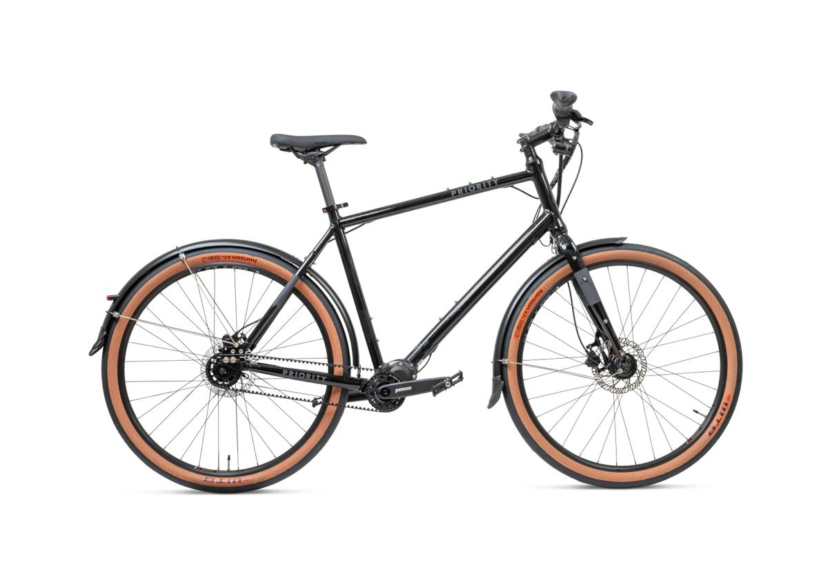 2023 Priority Bicycles 600 Black