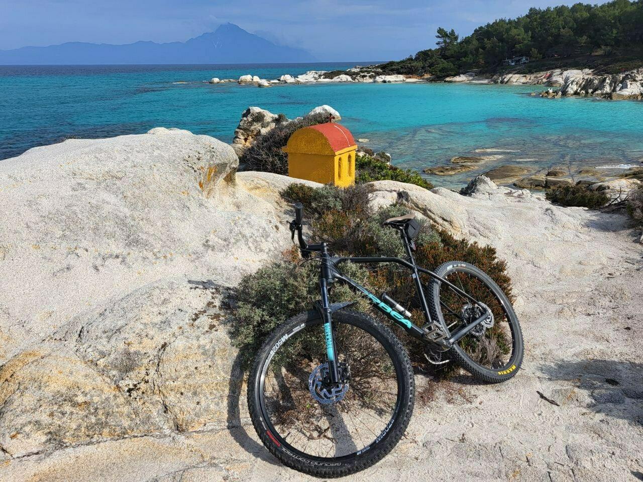 2021 Orbea ALMA H30 XL Black and Blue