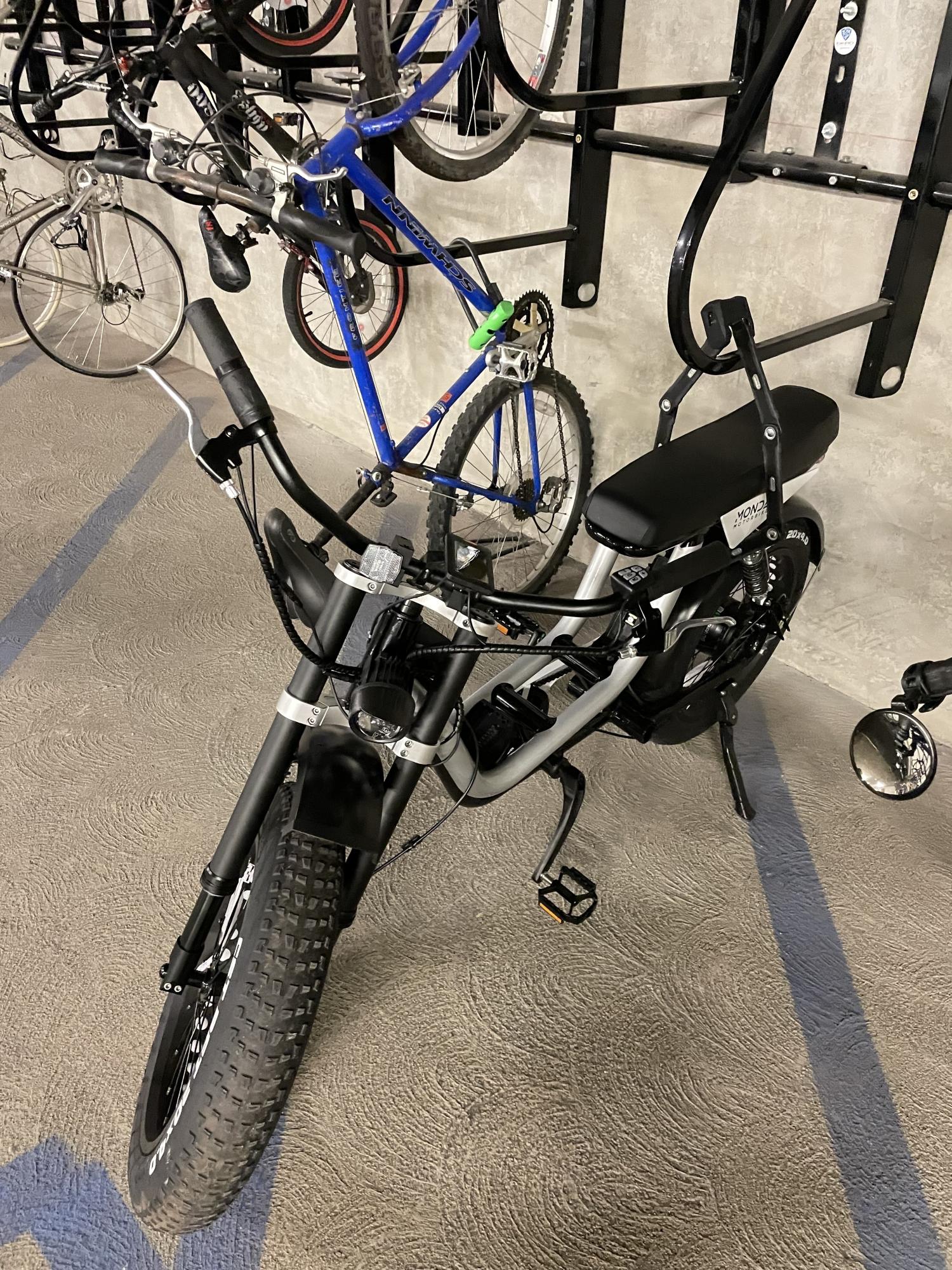 2021 Monday Presidio Silver, gray or bare metal, Black, and White