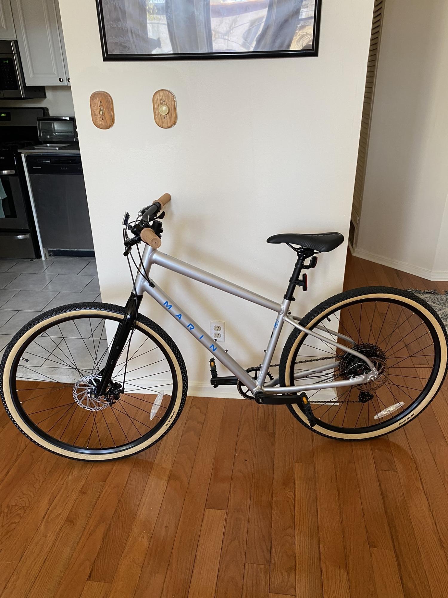 2022 Marin Bikes Kentfield 2 Silver, gray or bare metal