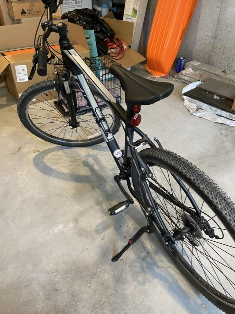 2022 Giant 27.5 Medium Black