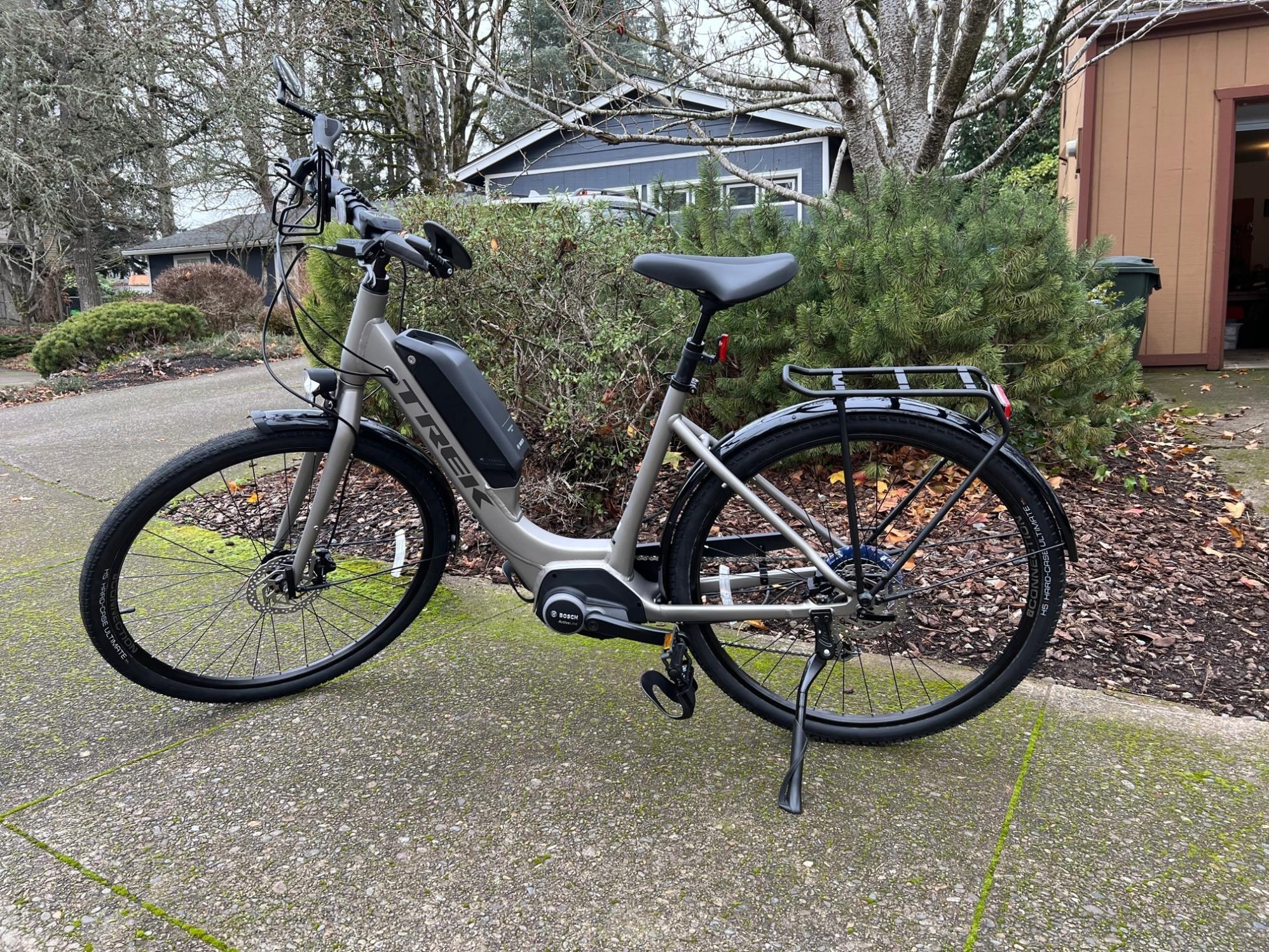 2021 Trek Vere +2 Silver, gray or bare metal