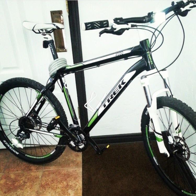 2012 Trek 4500 Disc Black and White