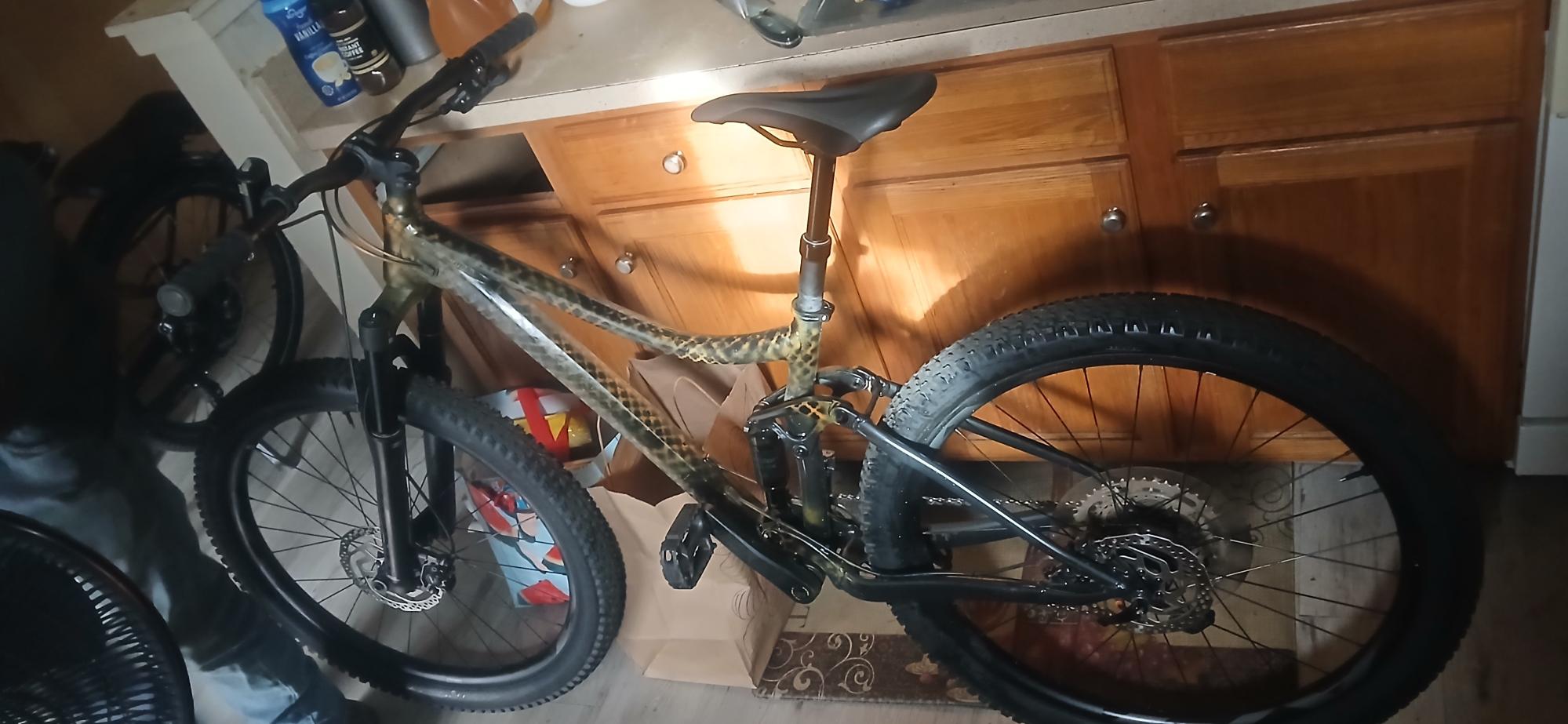 2023 Giant Stance Black