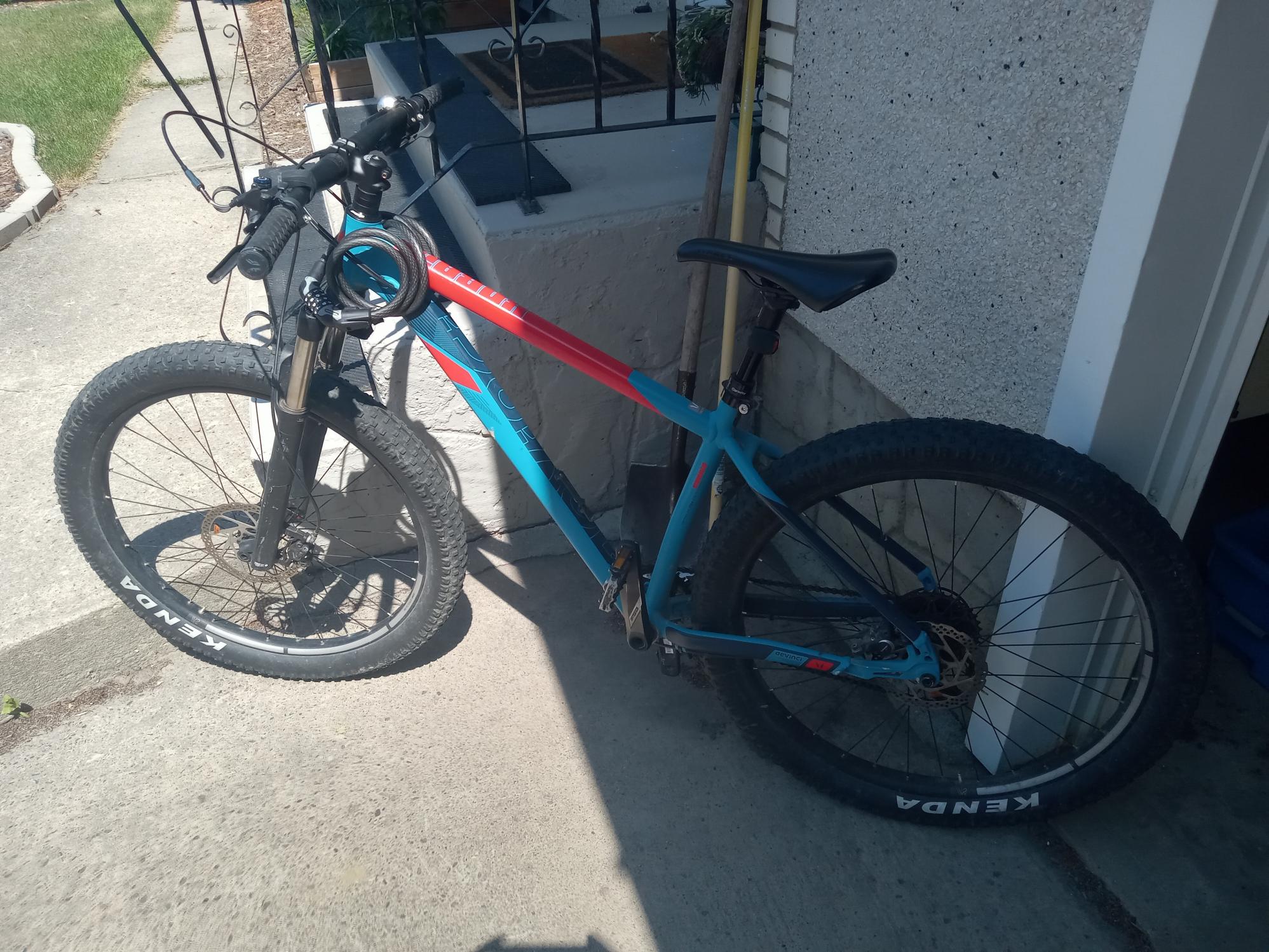 Devinci Blue and Orange Blue