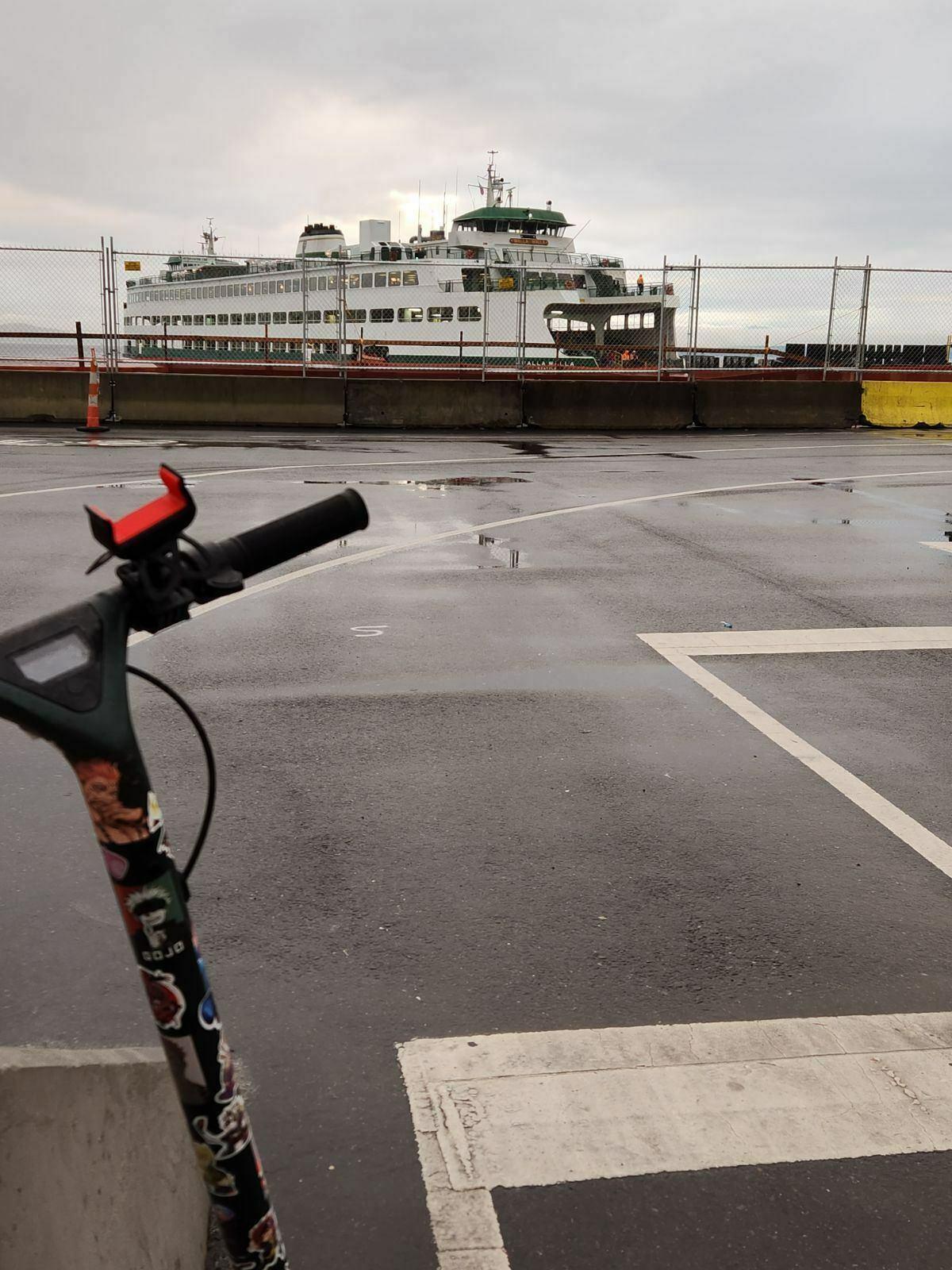 2023 Atomi Scooter e-scooter Green and Stickers tape or other cover-up