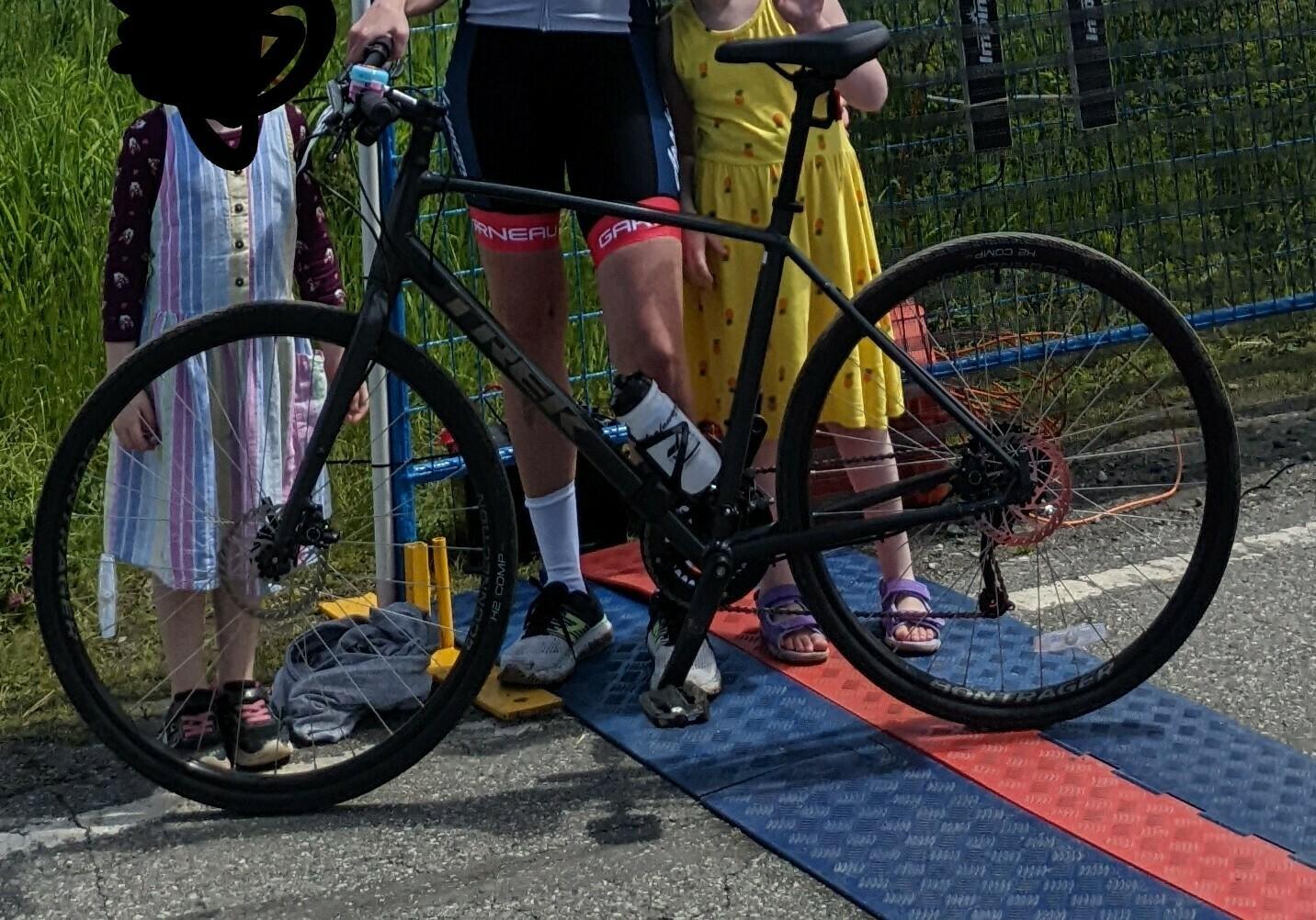 2022 Trek FX2 Silver, gray or bare metal
