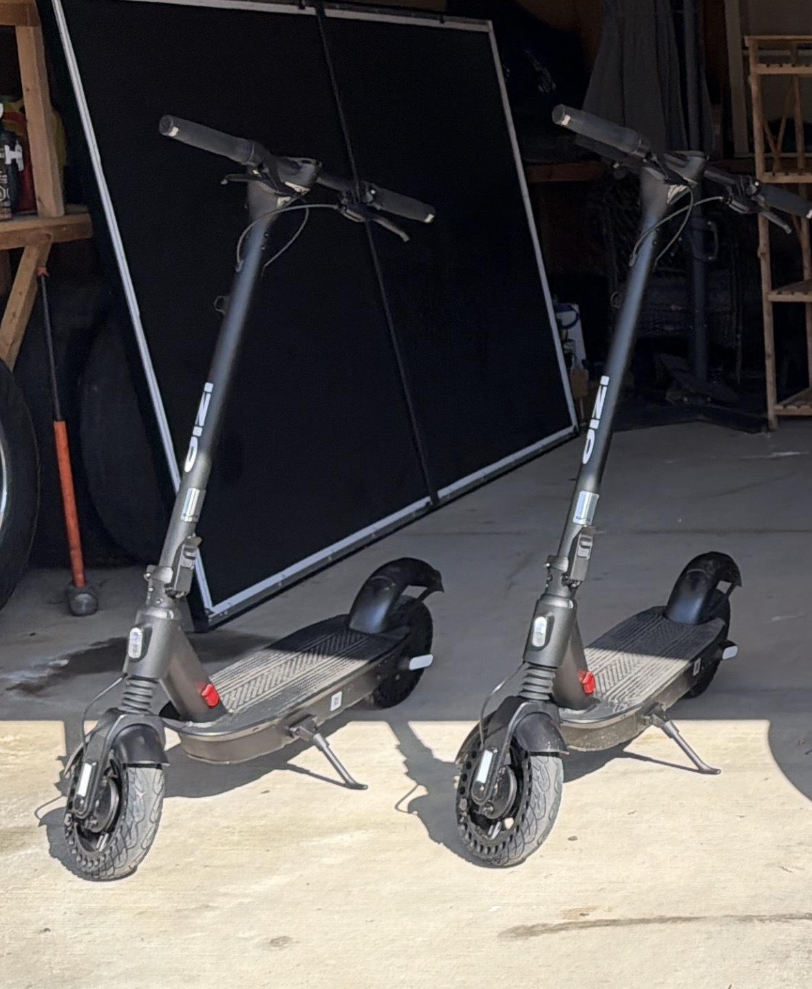 2026 IZIP Zenith e-scooter Black