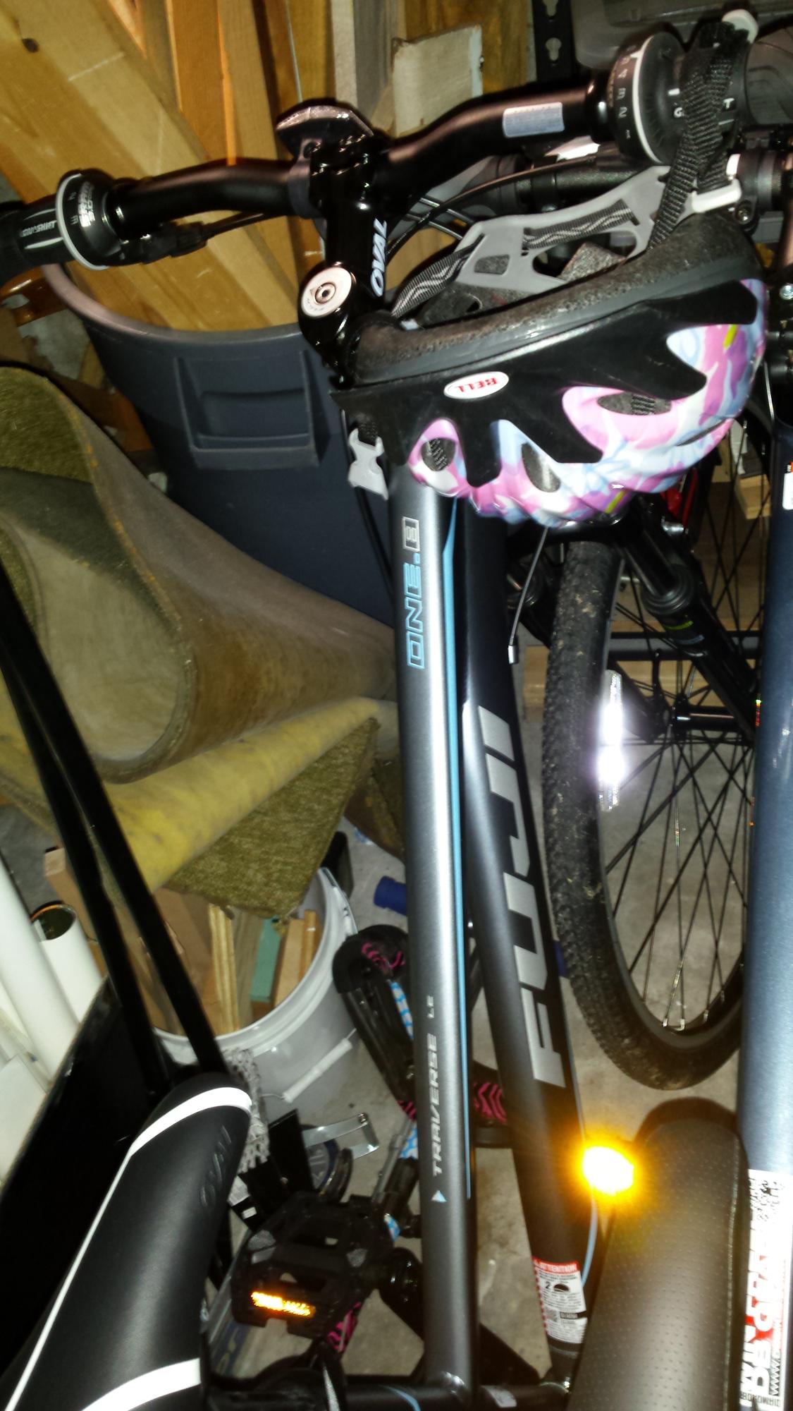 2016 Fuji Traverse LE One.8 Silver or Gray and Blue
