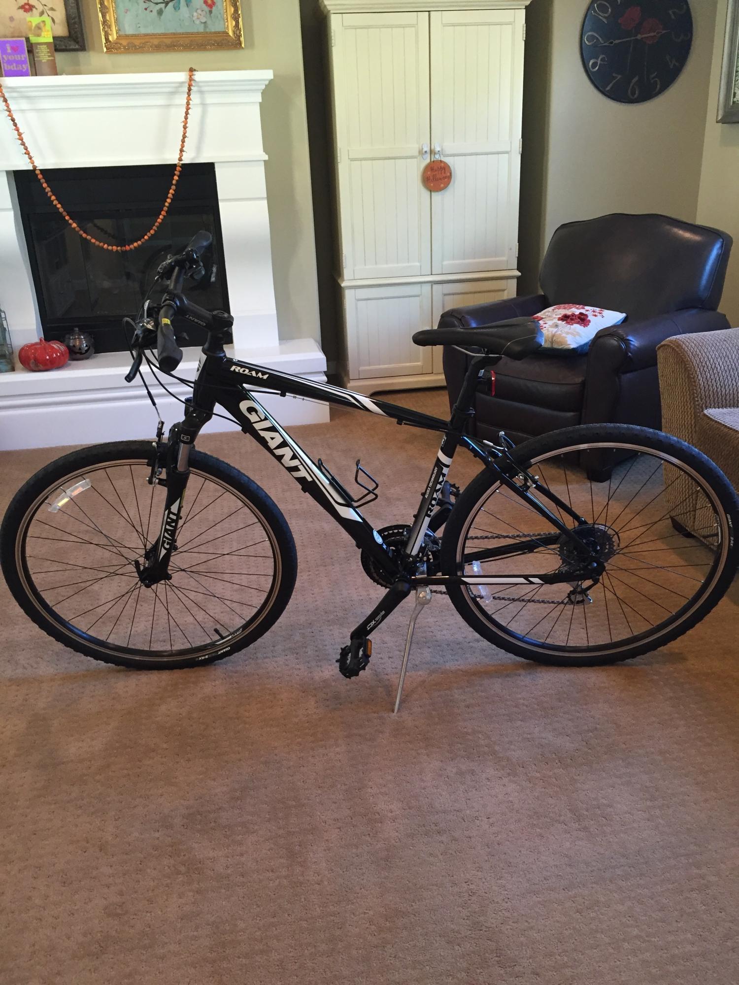 Giant Roam 3 Black and White